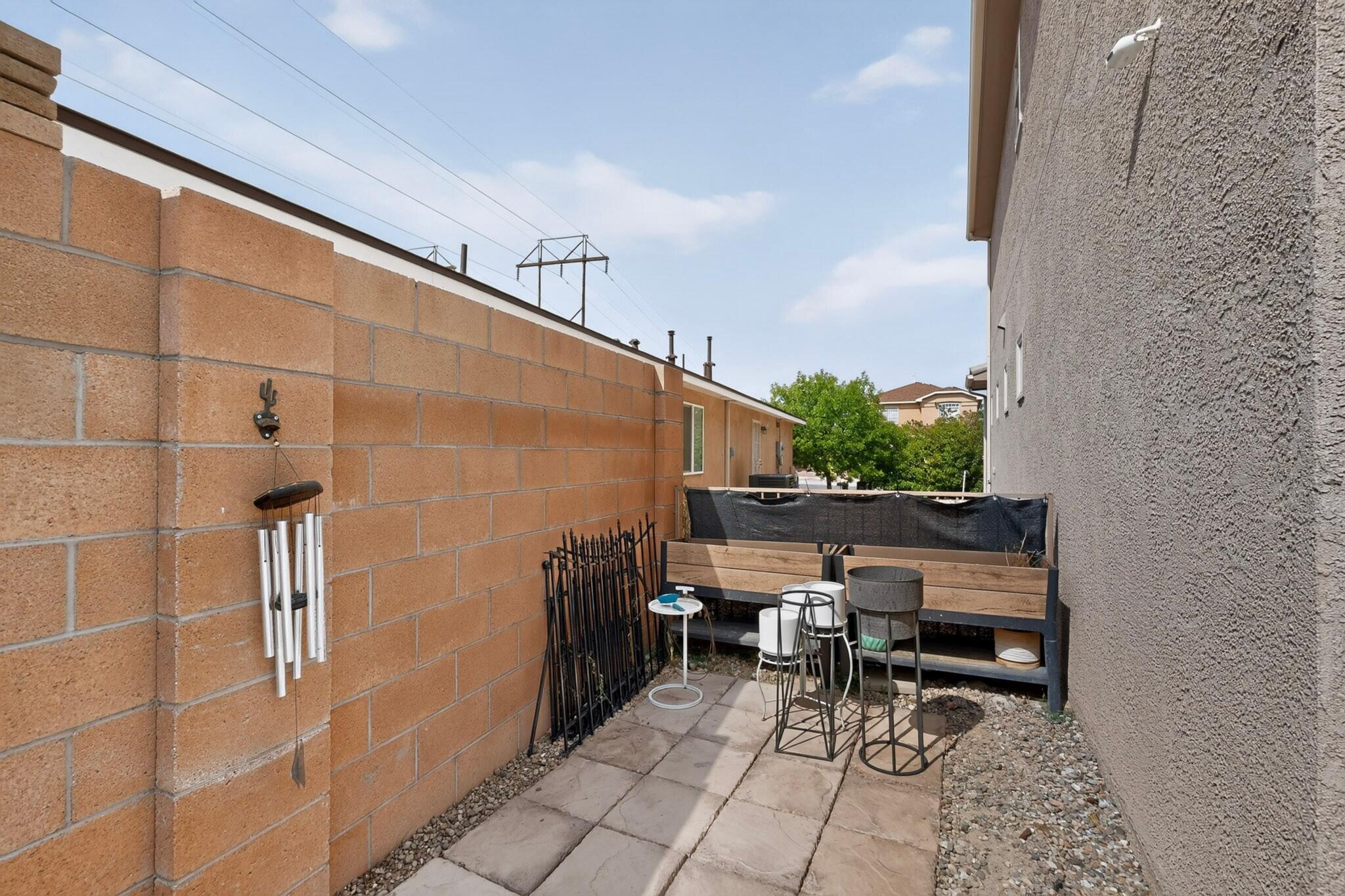 839 Serrano Pointe NW