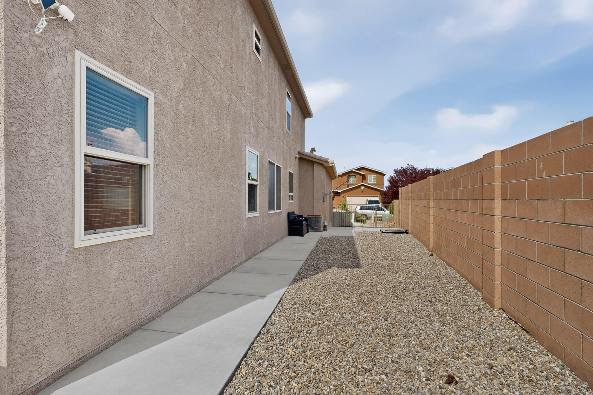 839 Serrano Pointe NW