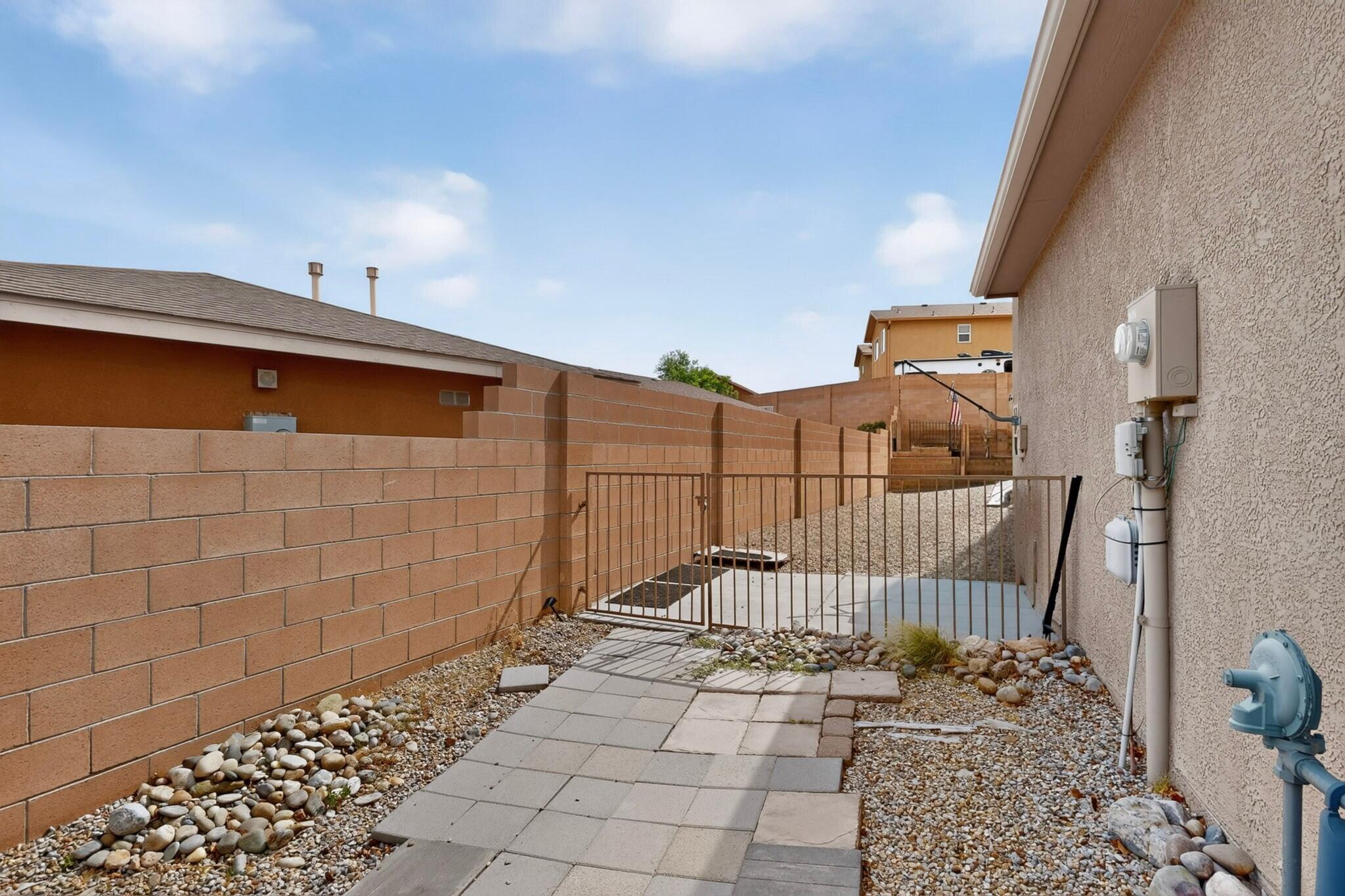 839 Serrano Pointe NW