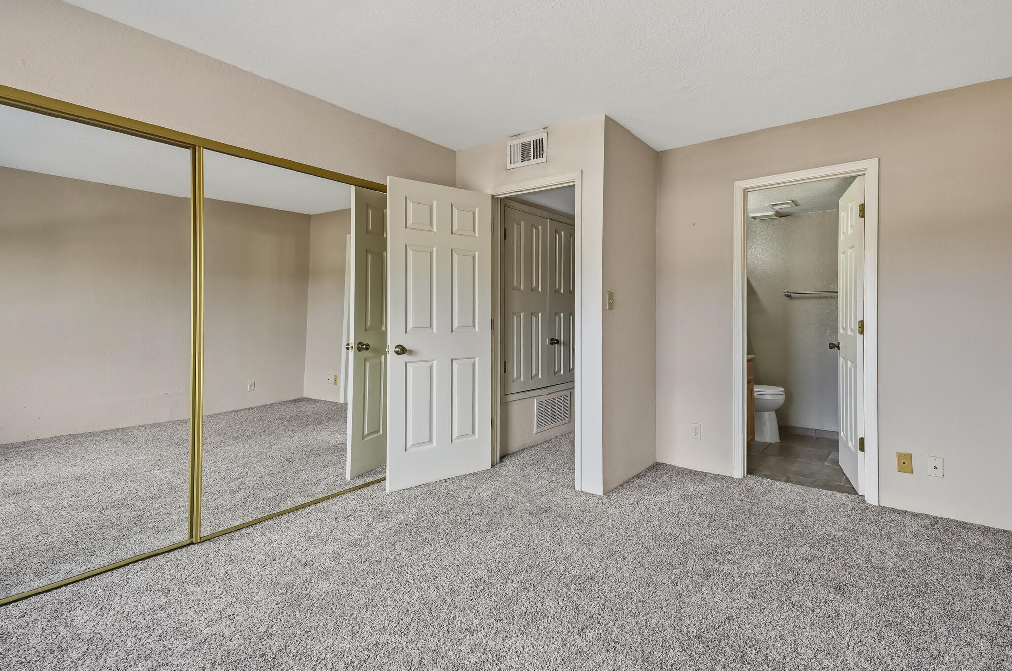 3301 Monroe Street NE UNIT J105