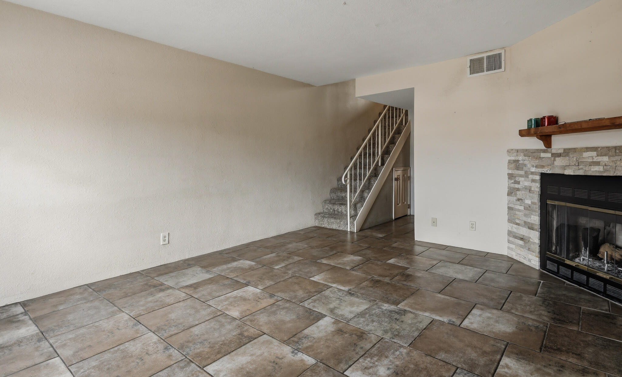 3301 Monroe Street NE UNIT J105