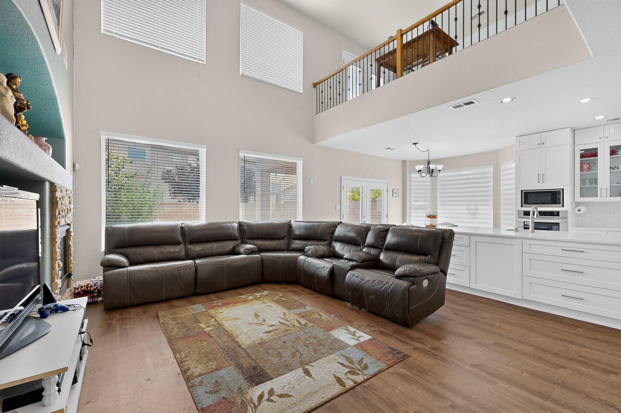 6316 Calle Tesoro NW