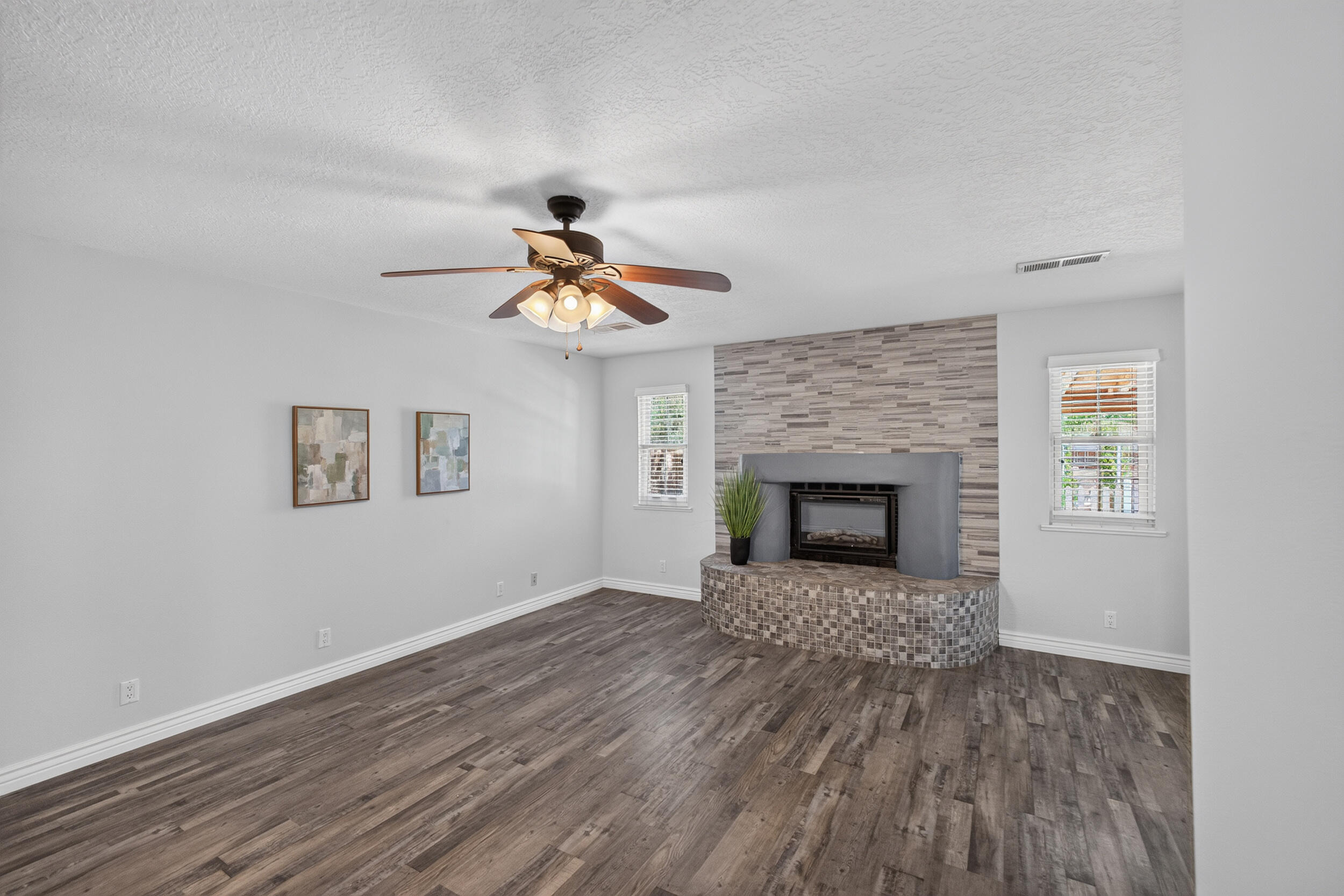 1400 Hillside Drive SW