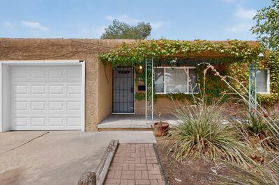 705 Palomas Drive SE