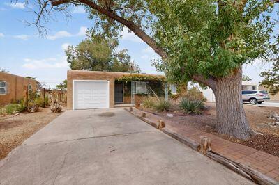 705 Palomas Drive SE