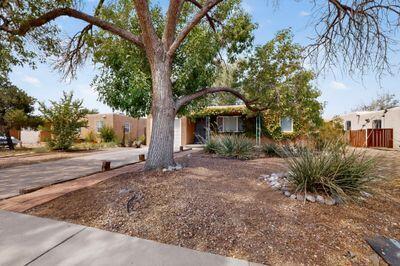 705 Palomas Drive SE
