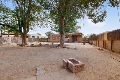 705 Palomas Drive SE