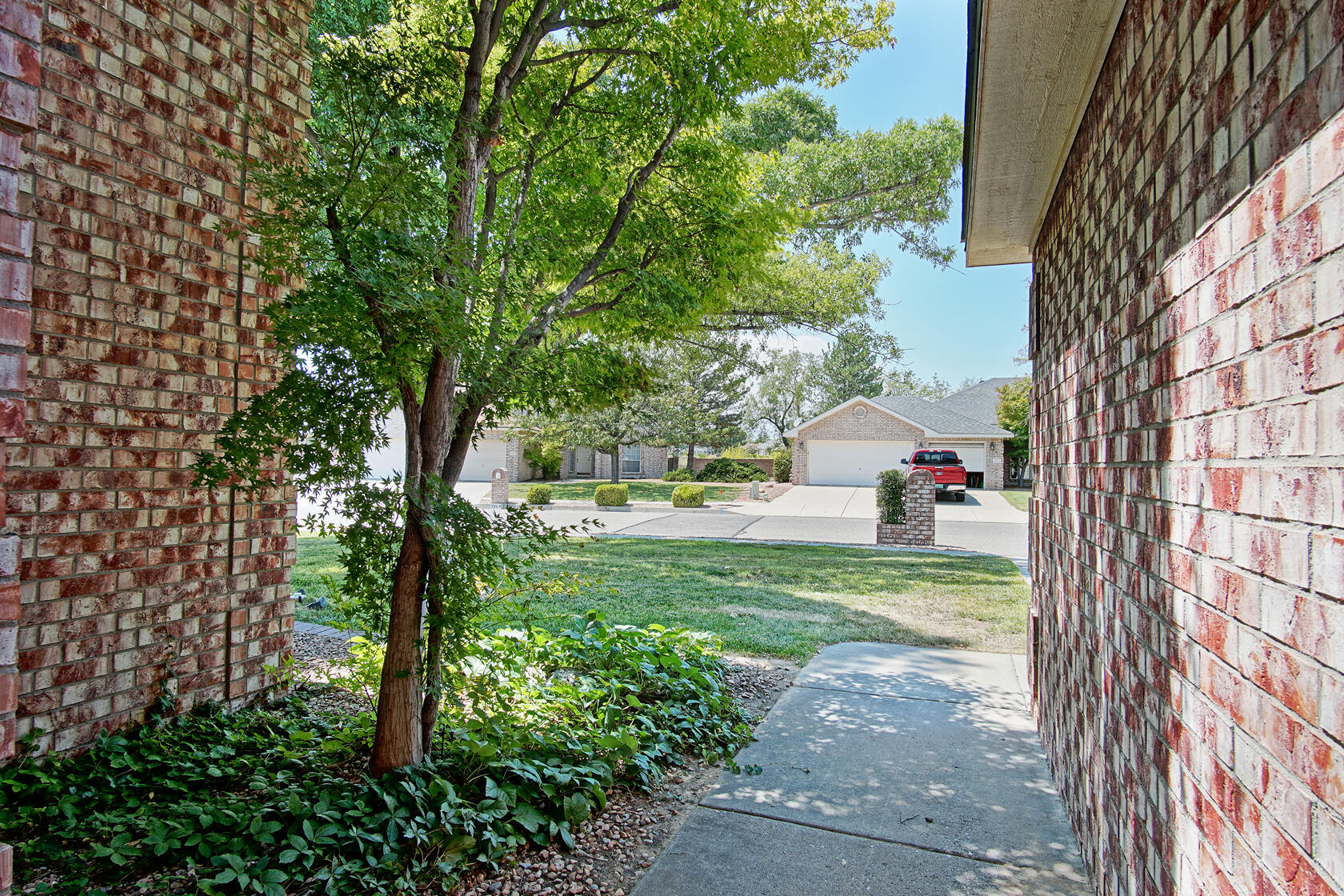 2869 W Island Loop SE