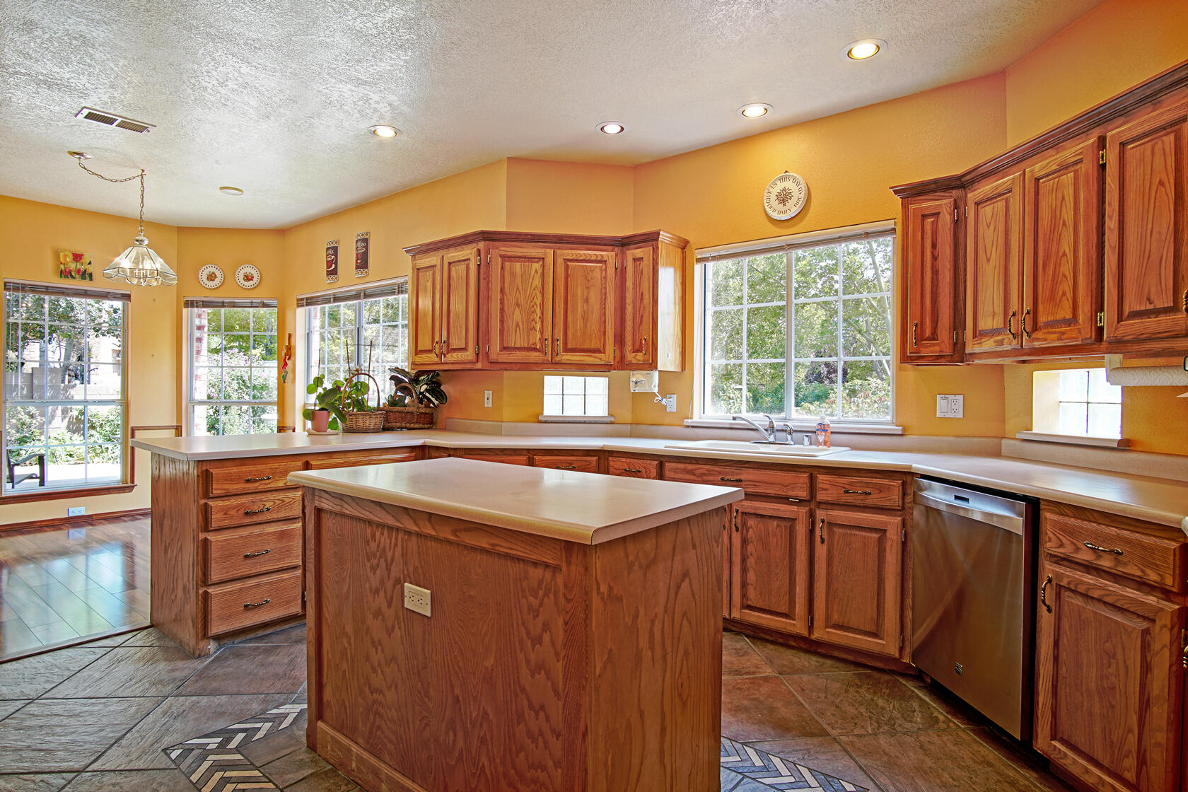 2869 W Island Loop SE