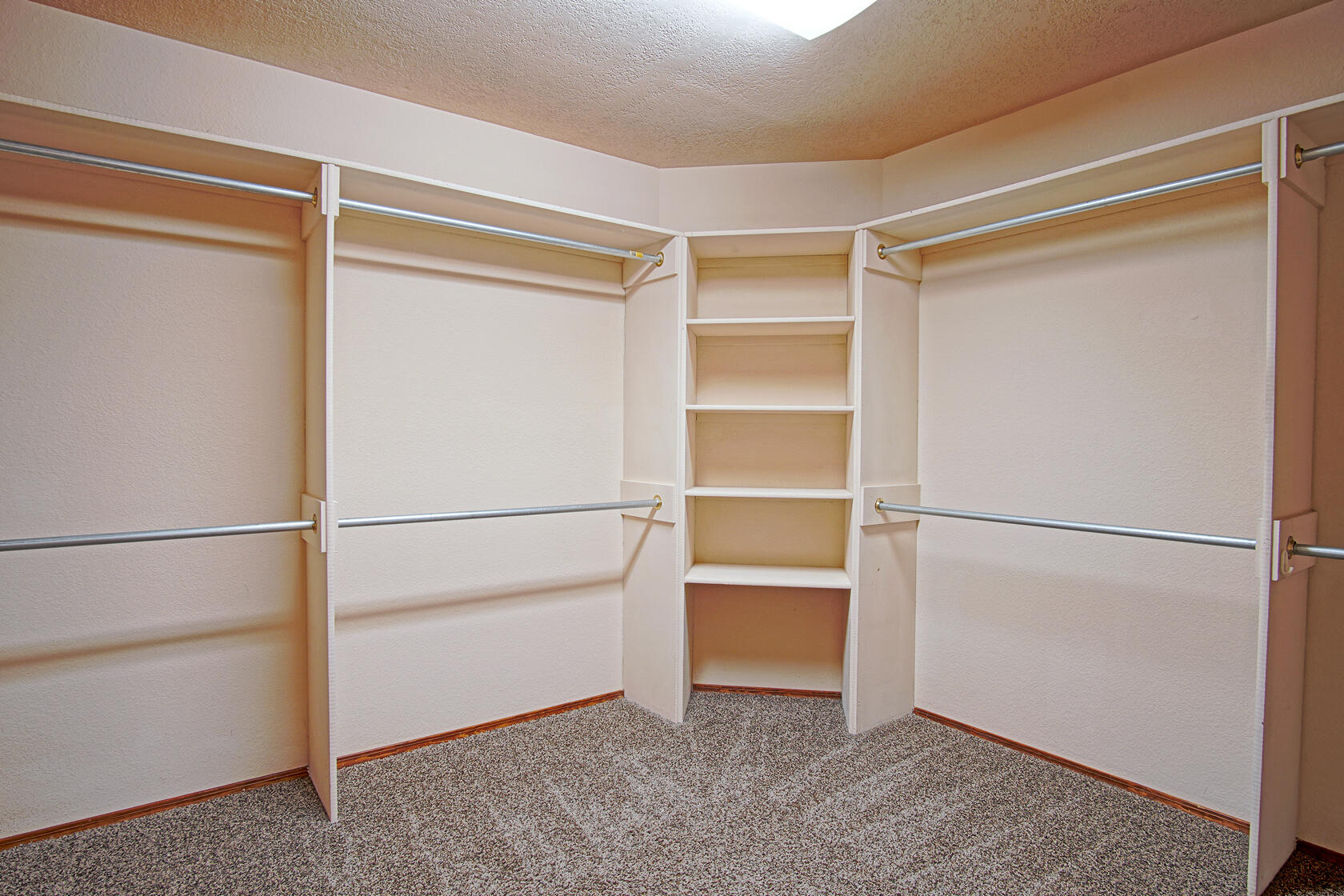 2869 W Island Loop SE