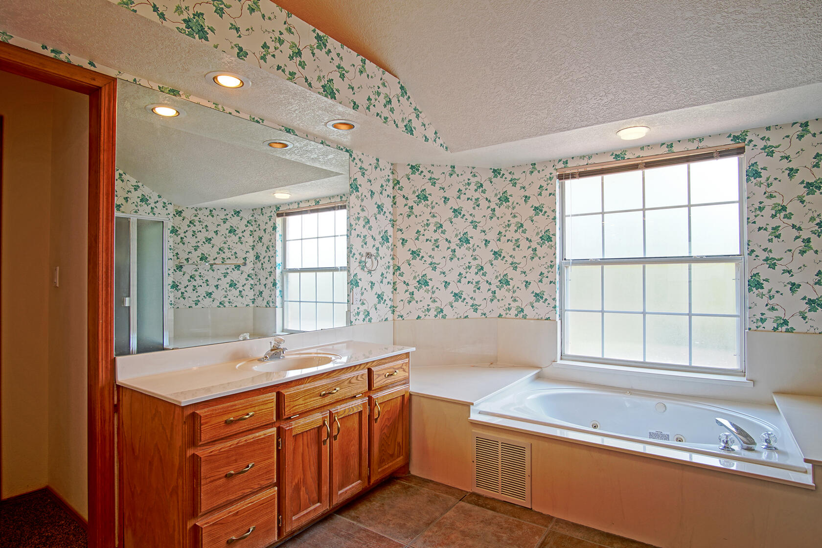 2869 W Island Loop SE