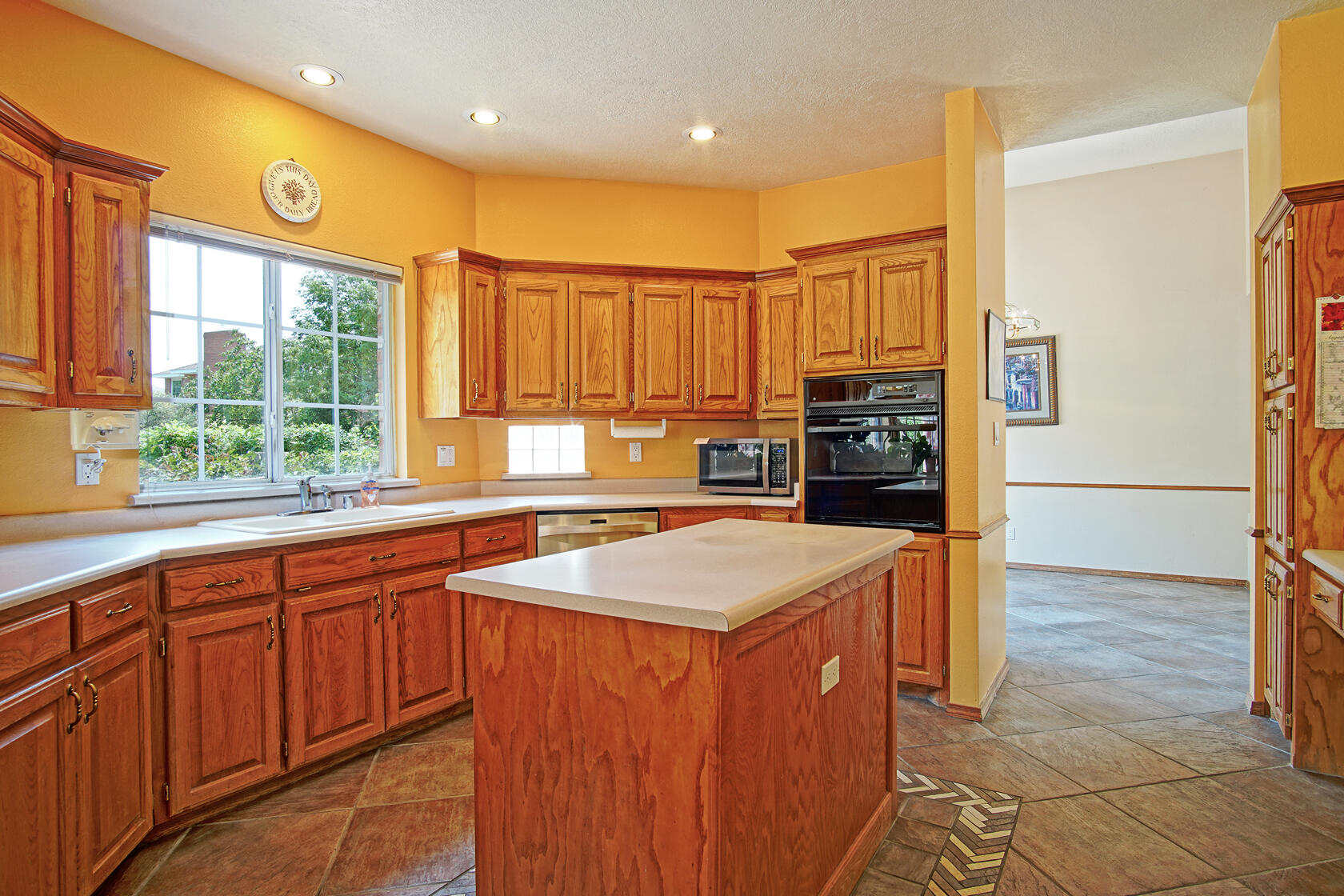 2869 W Island Loop SE