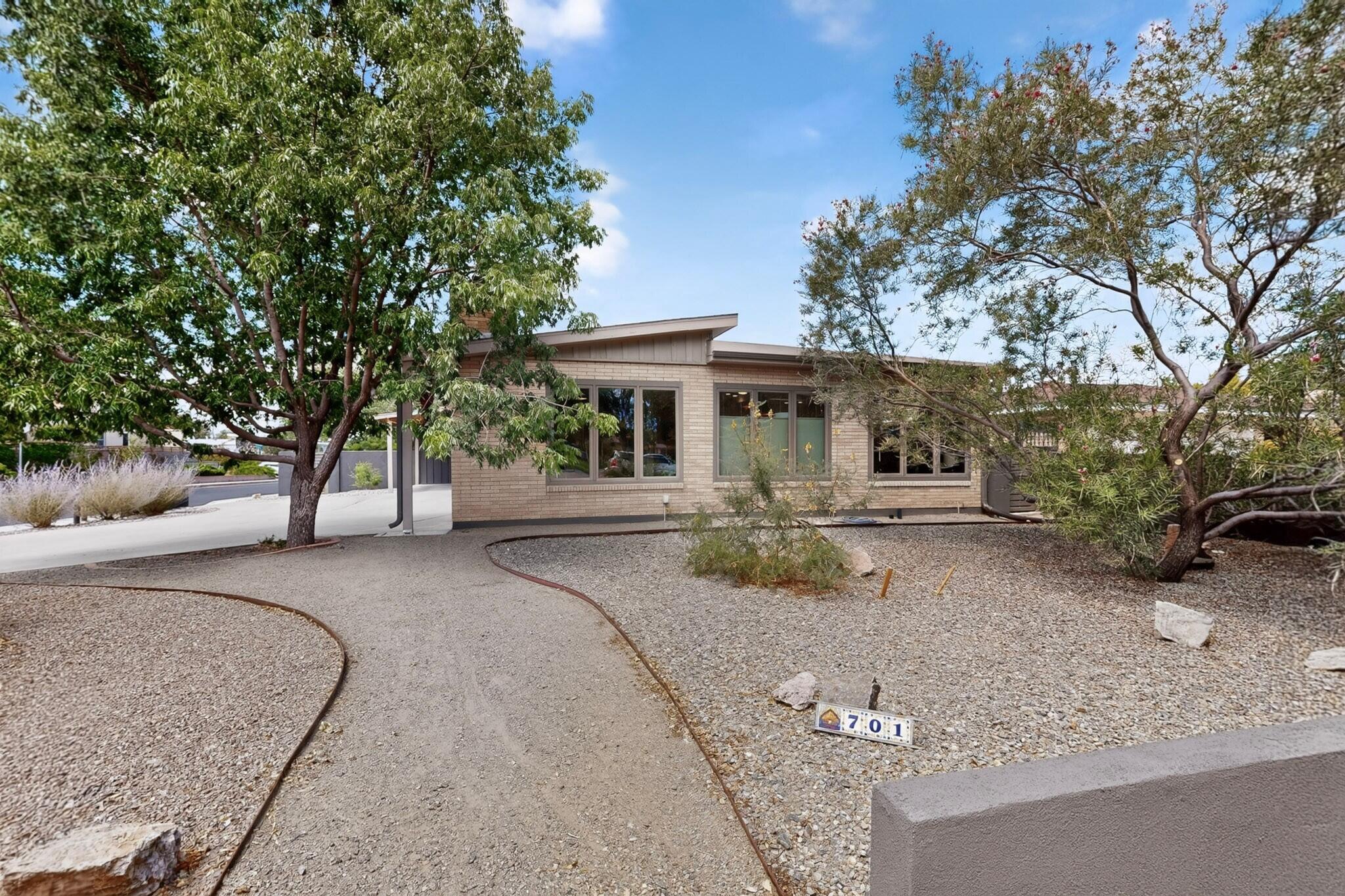 701 Alvarado Drive NE