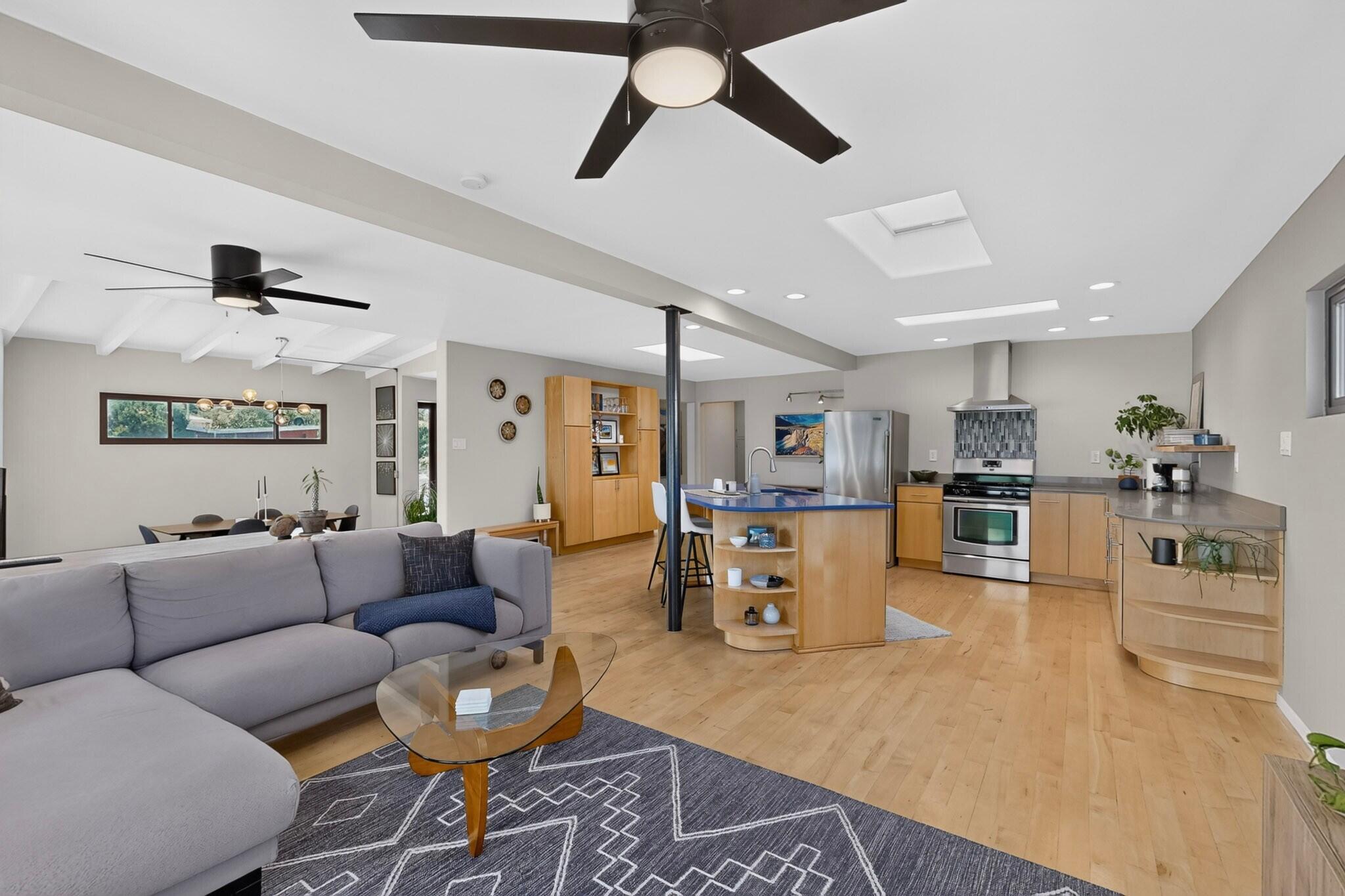 701 Alvarado Drive NE