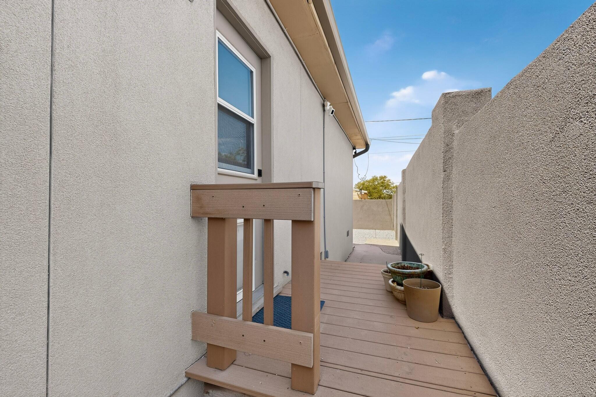 701 Alvarado Drive NE