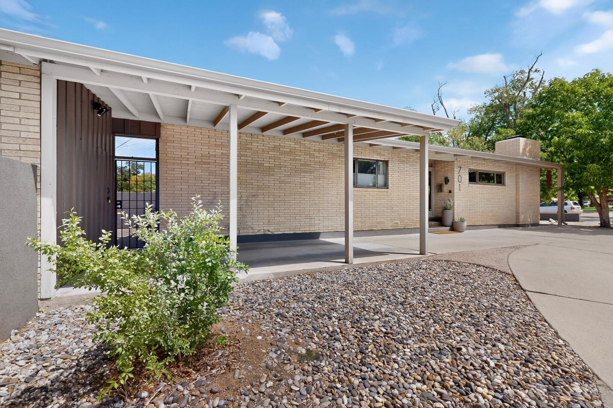 701 Alvarado Drive NE