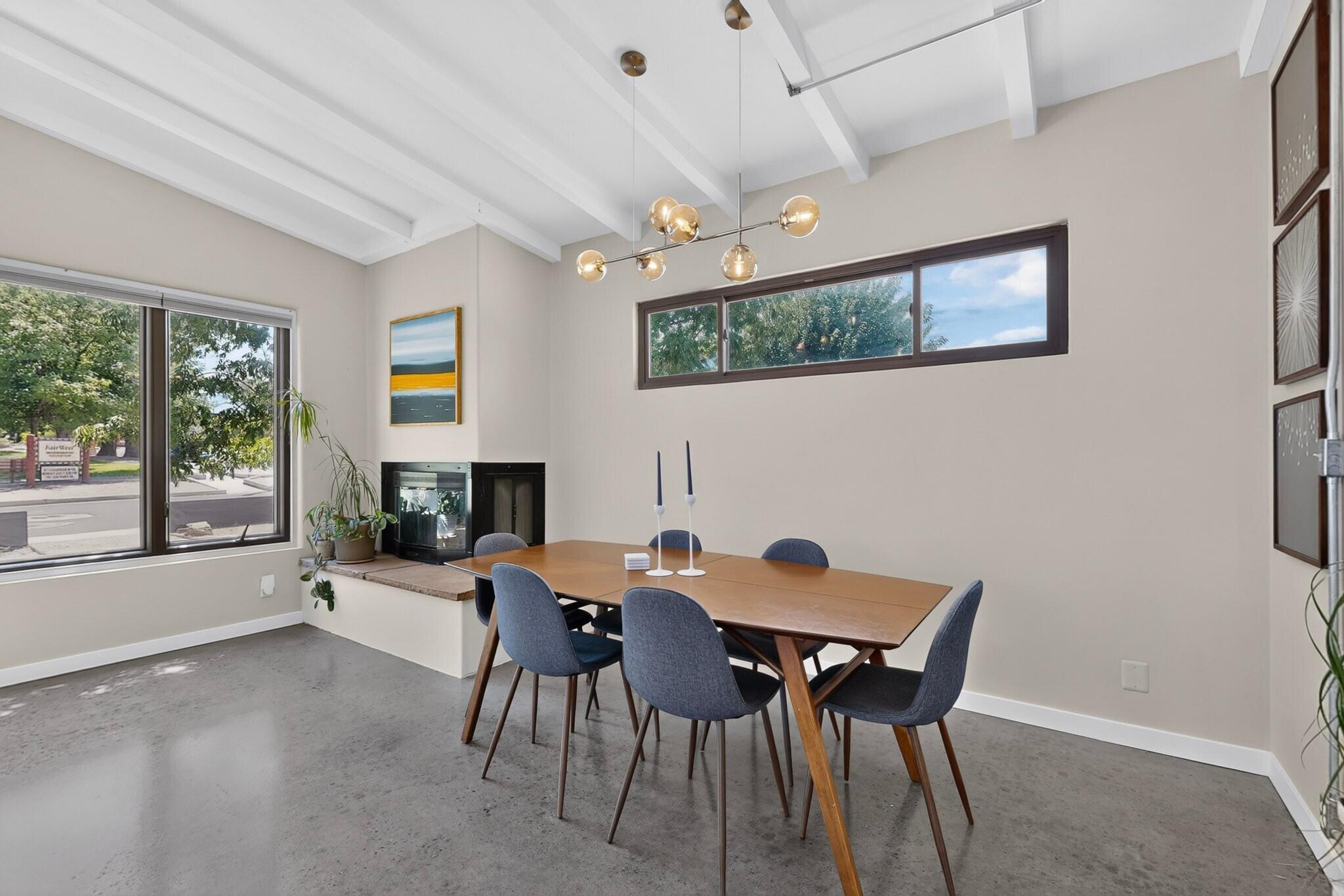 701 Alvarado Drive NE