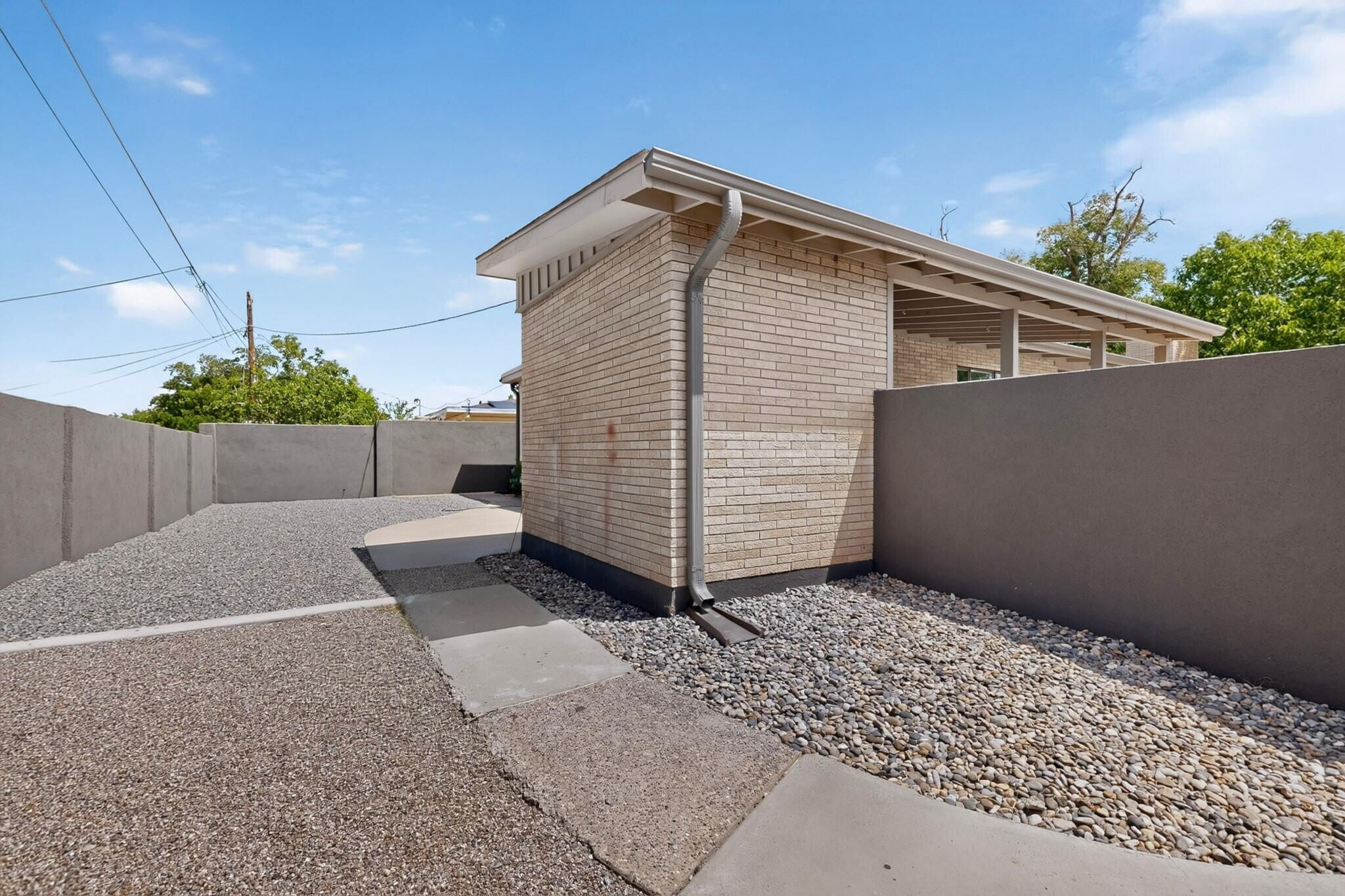 701 Alvarado Drive NE
