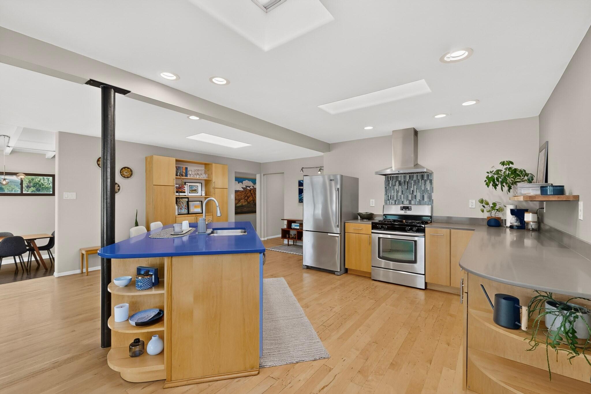 701 Alvarado Drive NE