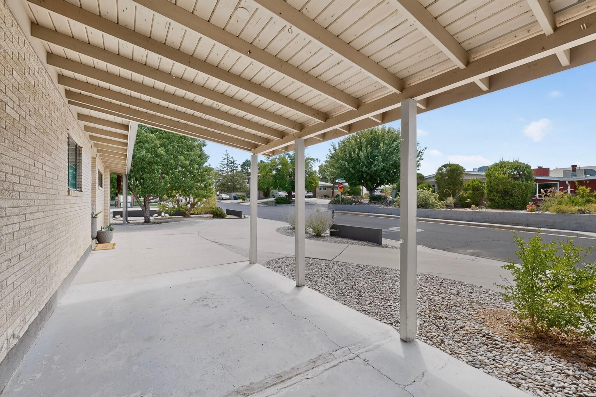 701 Alvarado Drive NE