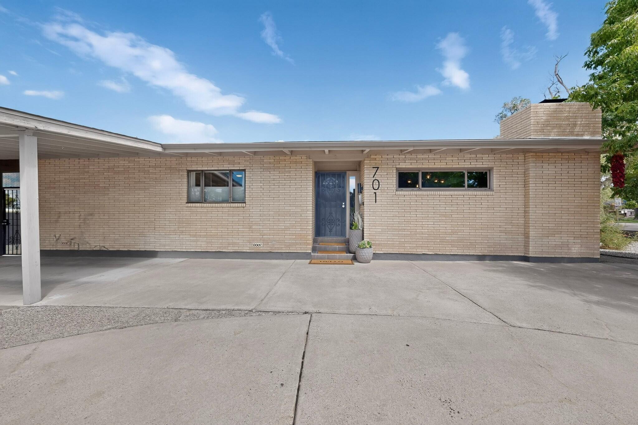 701 Alvarado Drive NE