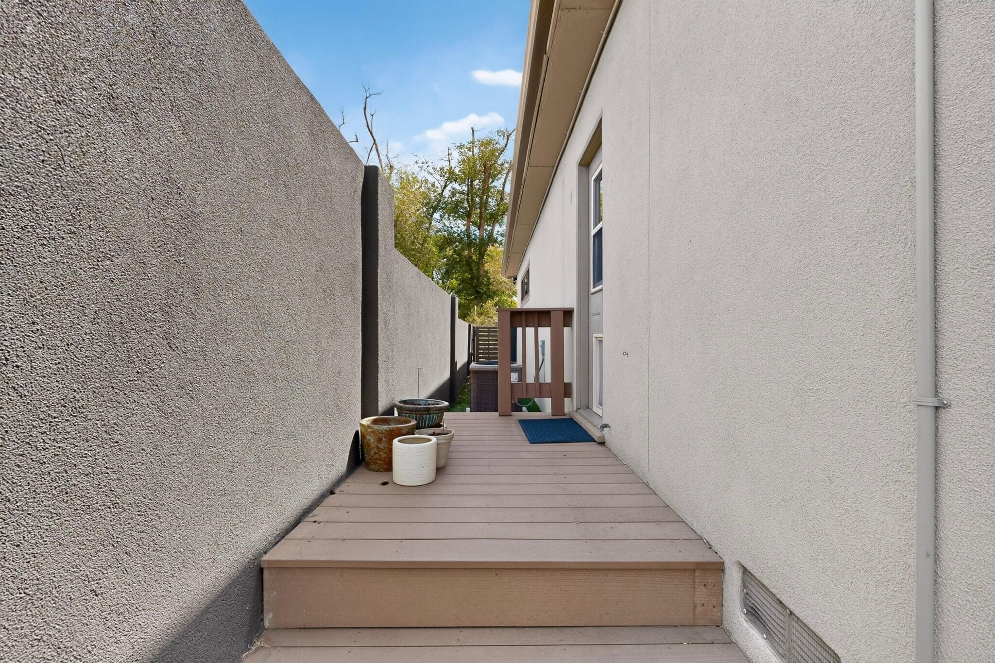 701 Alvarado Drive NE
