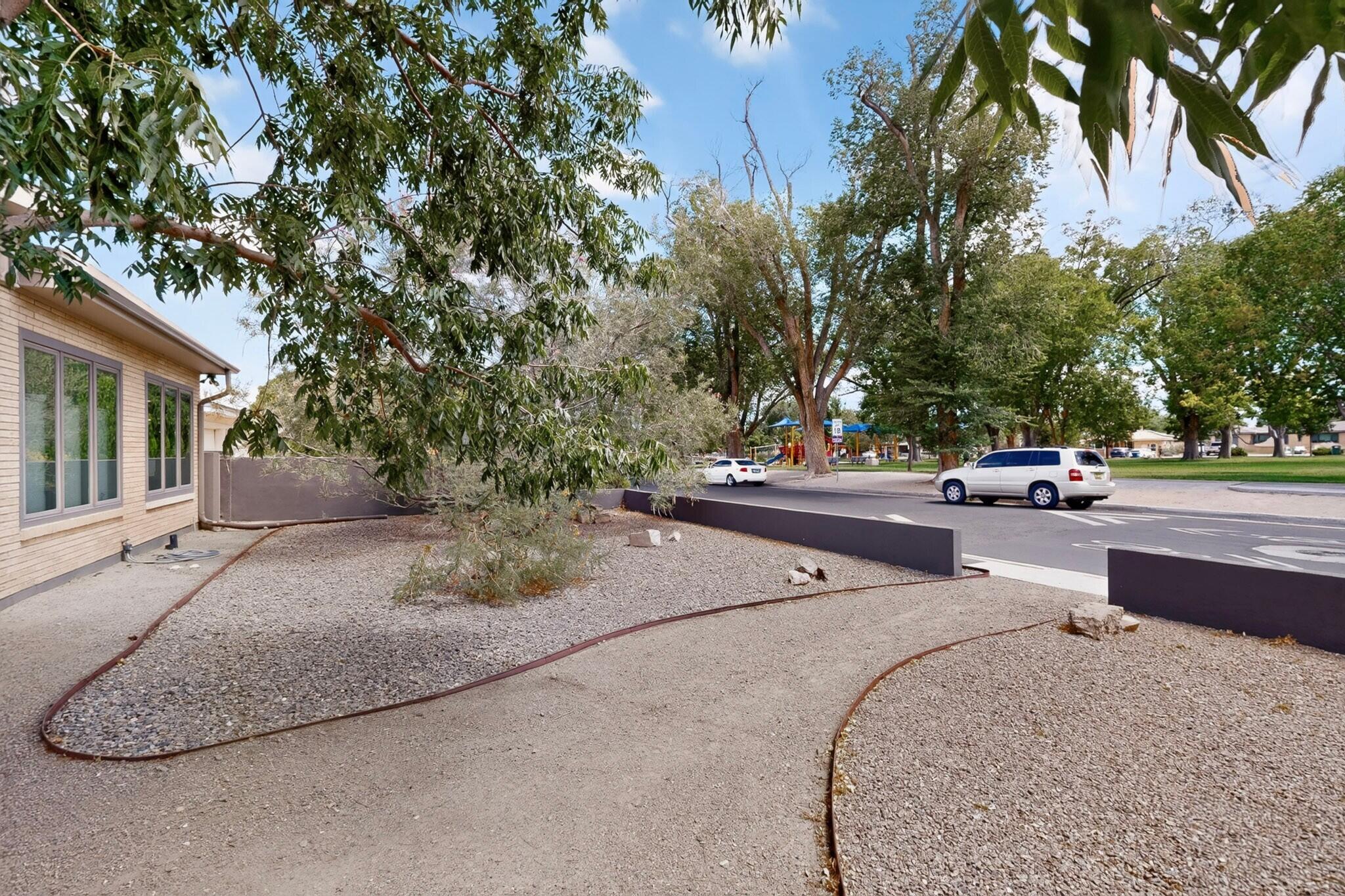 701 Alvarado Drive NE