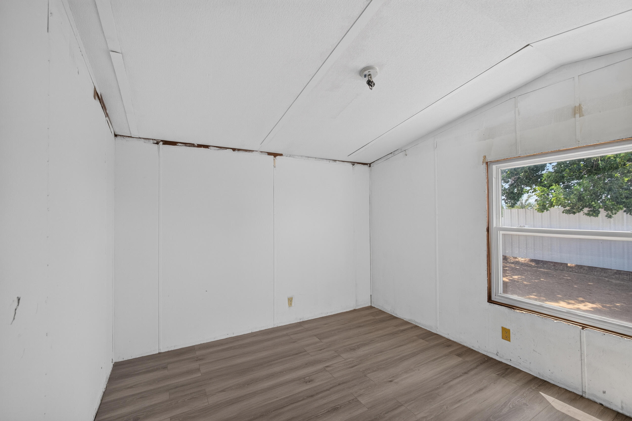 1 La Sierra Lane