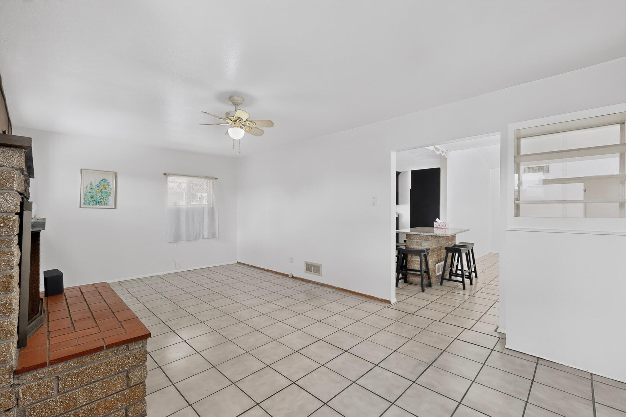 1009 Dakota Street NE