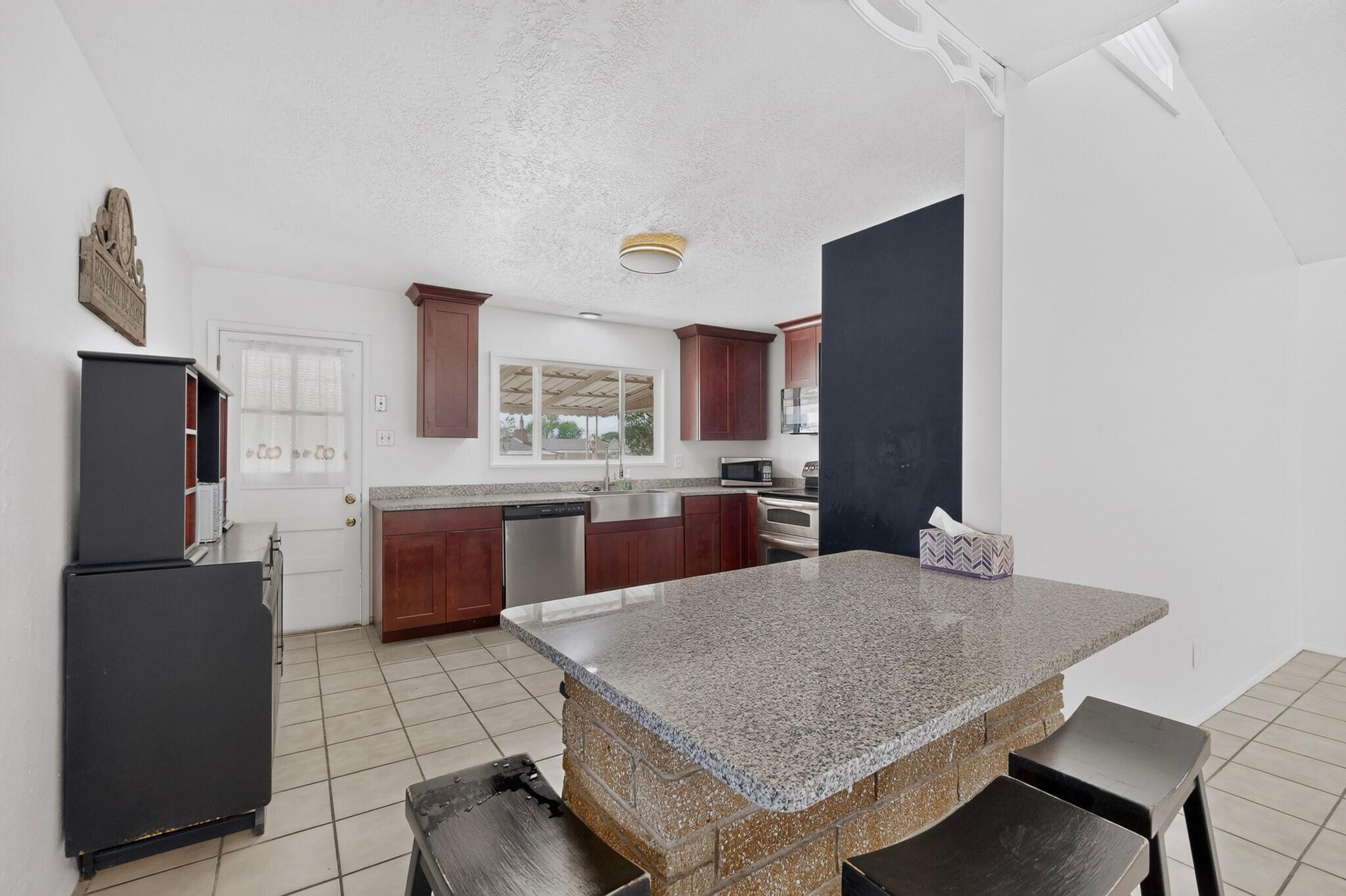 1009 Dakota Street NE