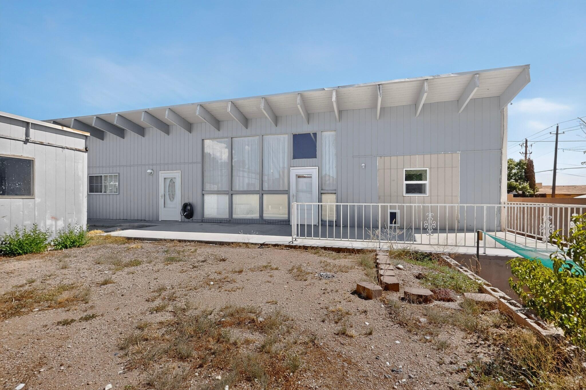 2433 Paisano Street NE