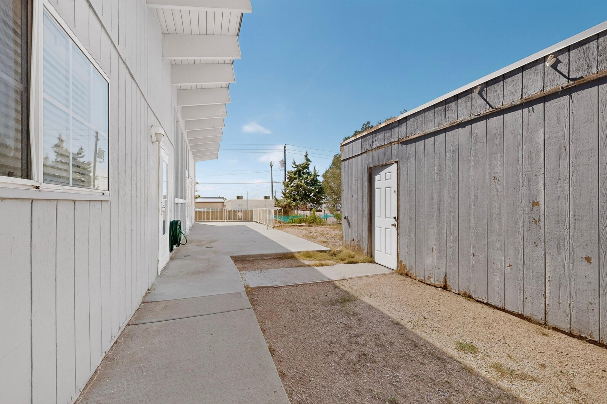 2433 Paisano Street NE