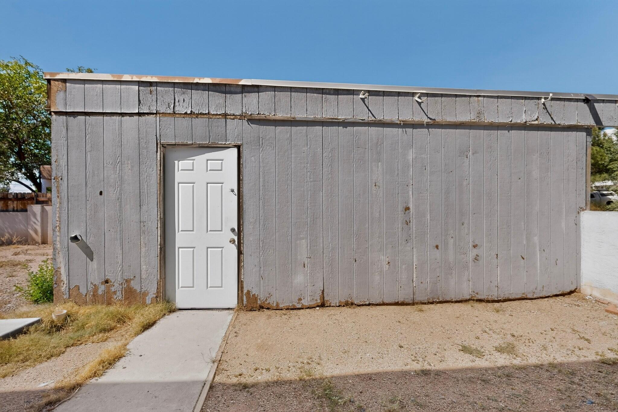 2433 Paisano Street NE