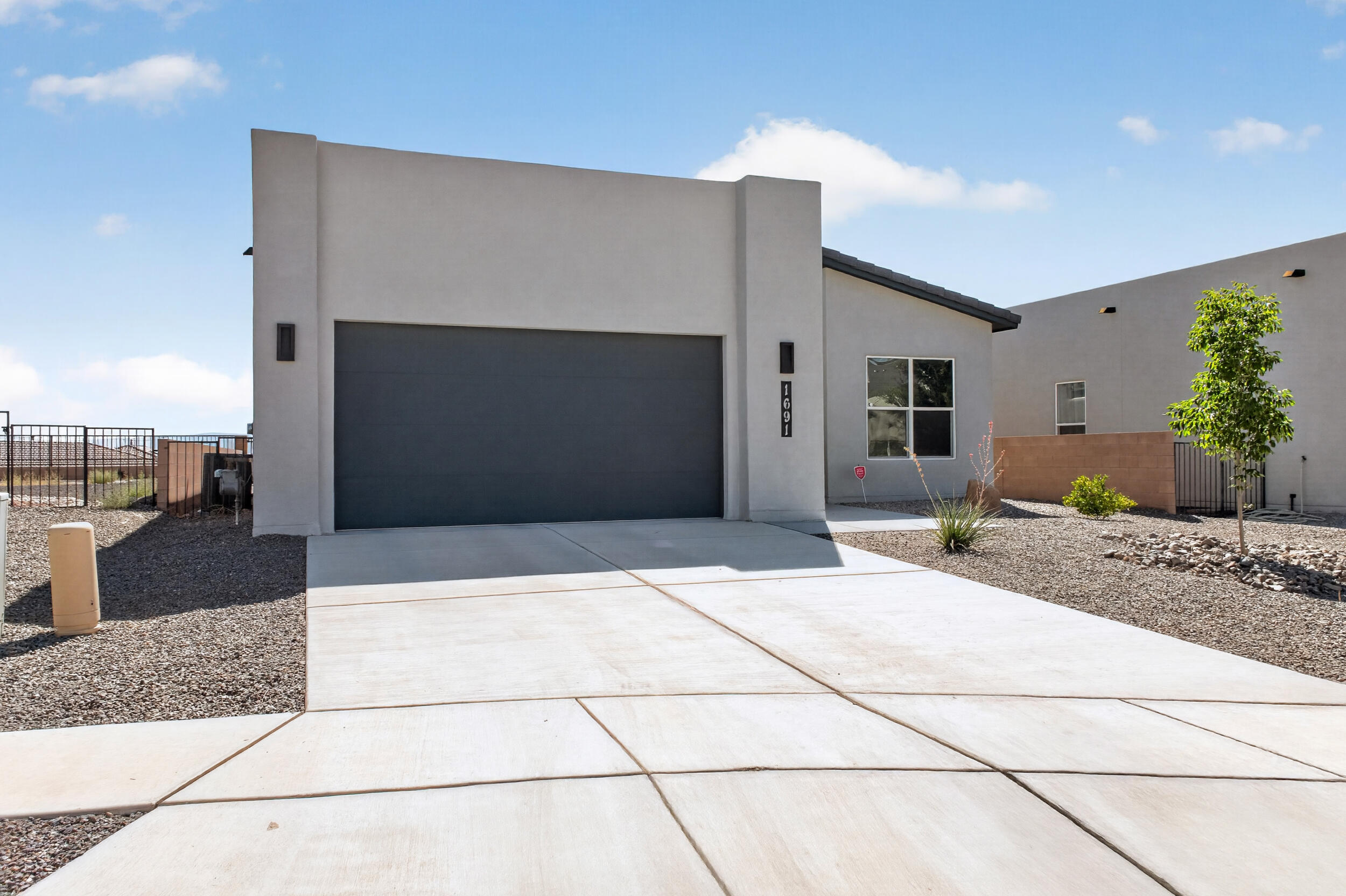 1691 Tesoro Loop NW