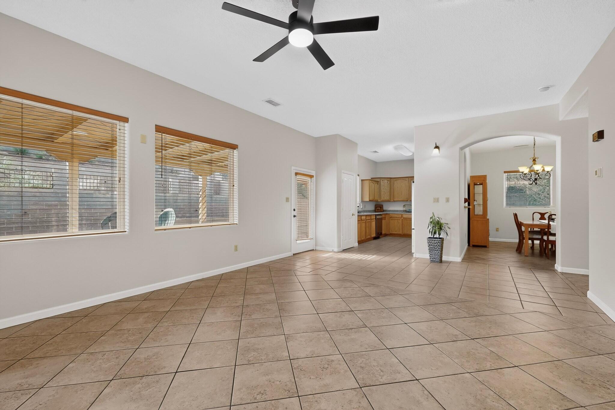401 Minturn Loop NE