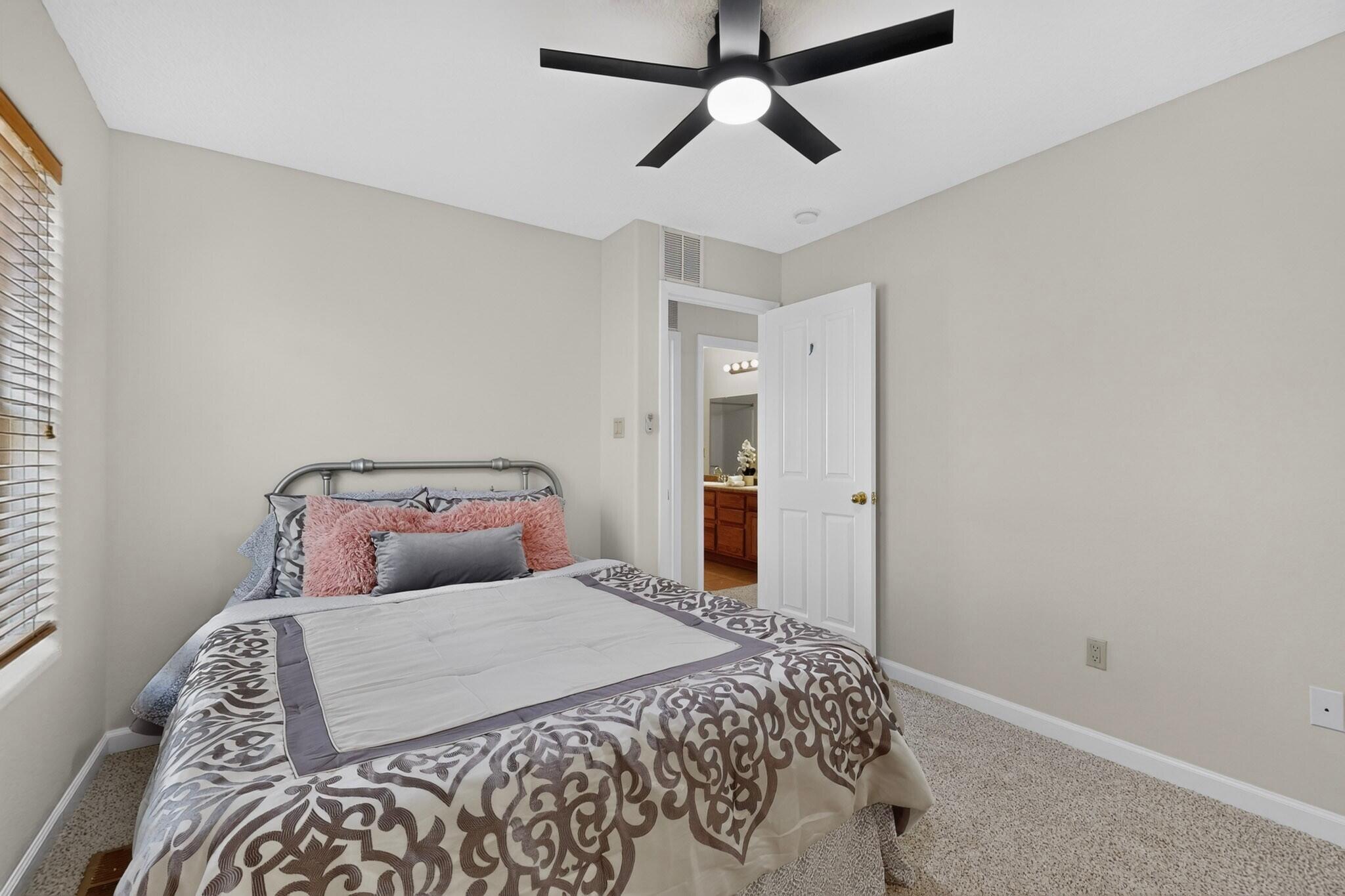 401 Minturn Loop NE
