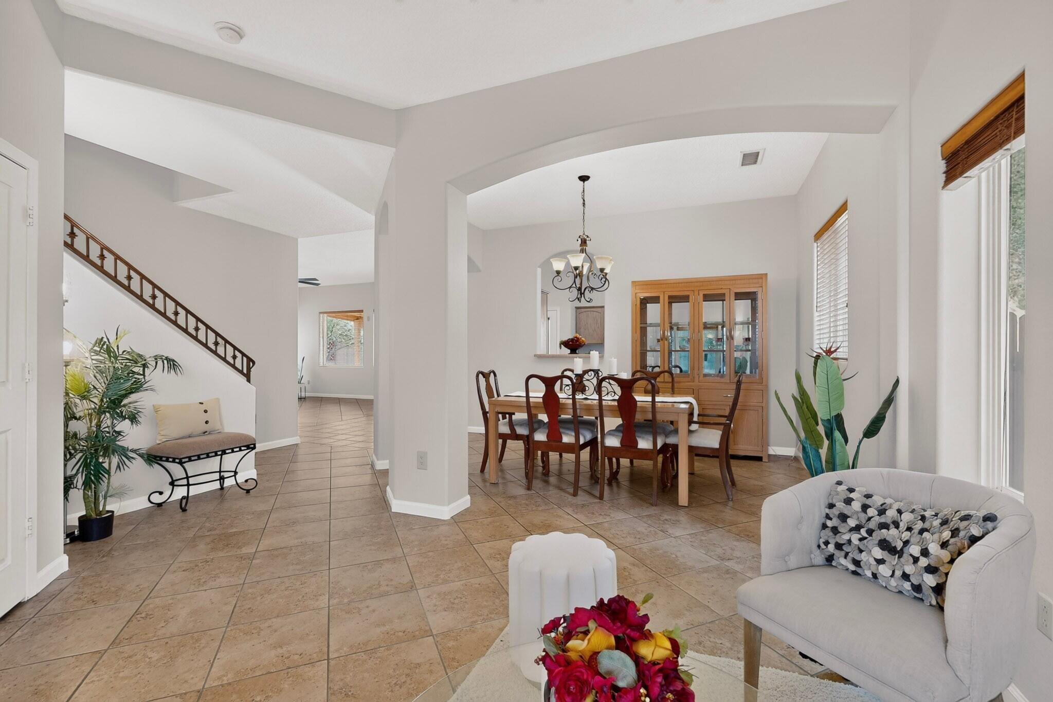 401 Minturn Loop NE