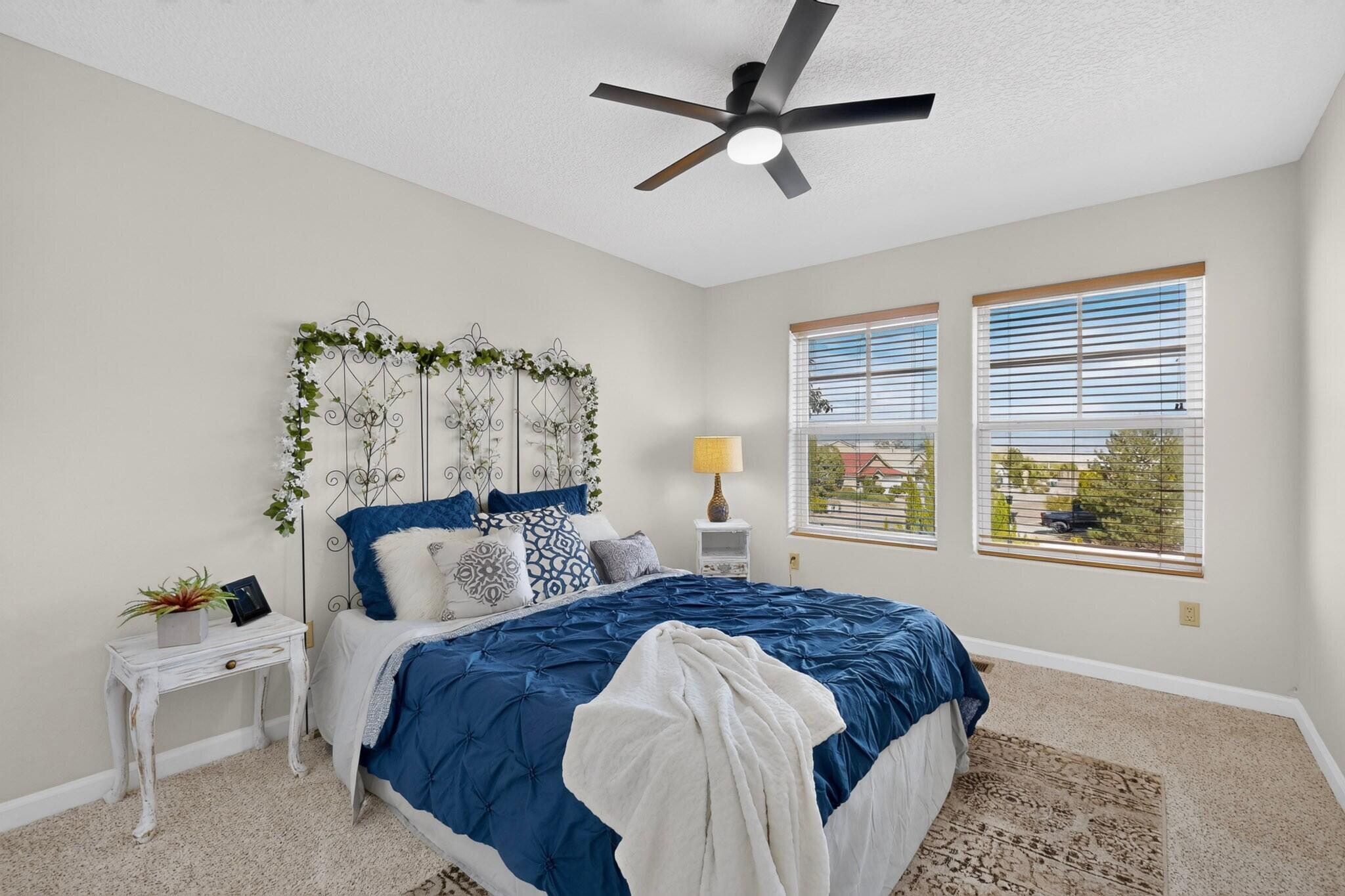 401 Minturn Loop NE