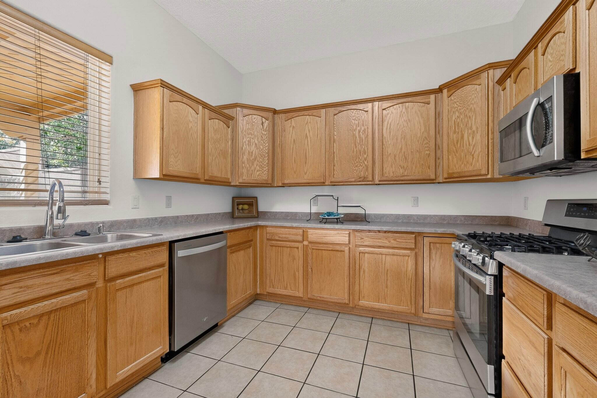 401 Minturn Loop NE