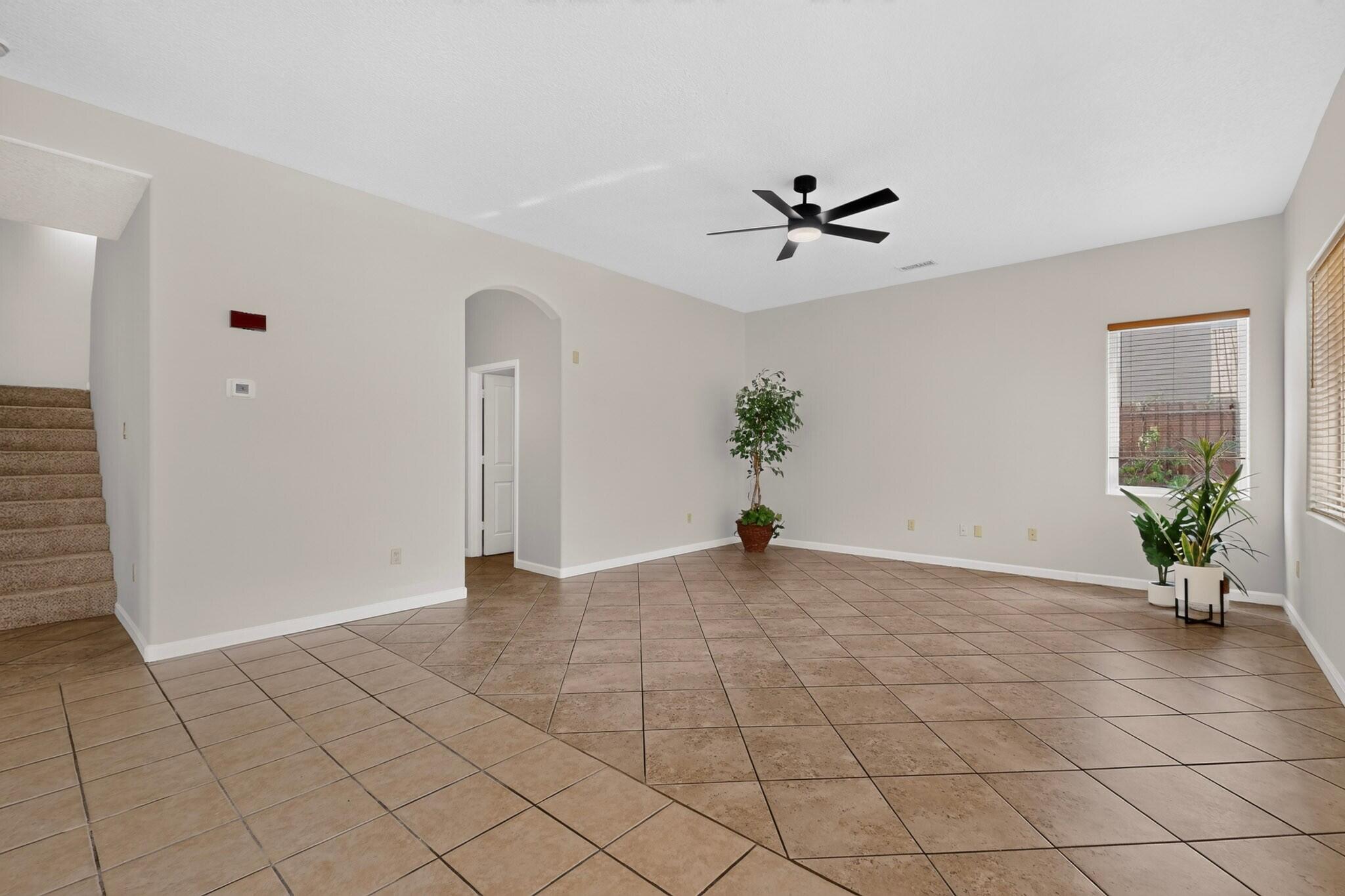 401 Minturn Loop NE