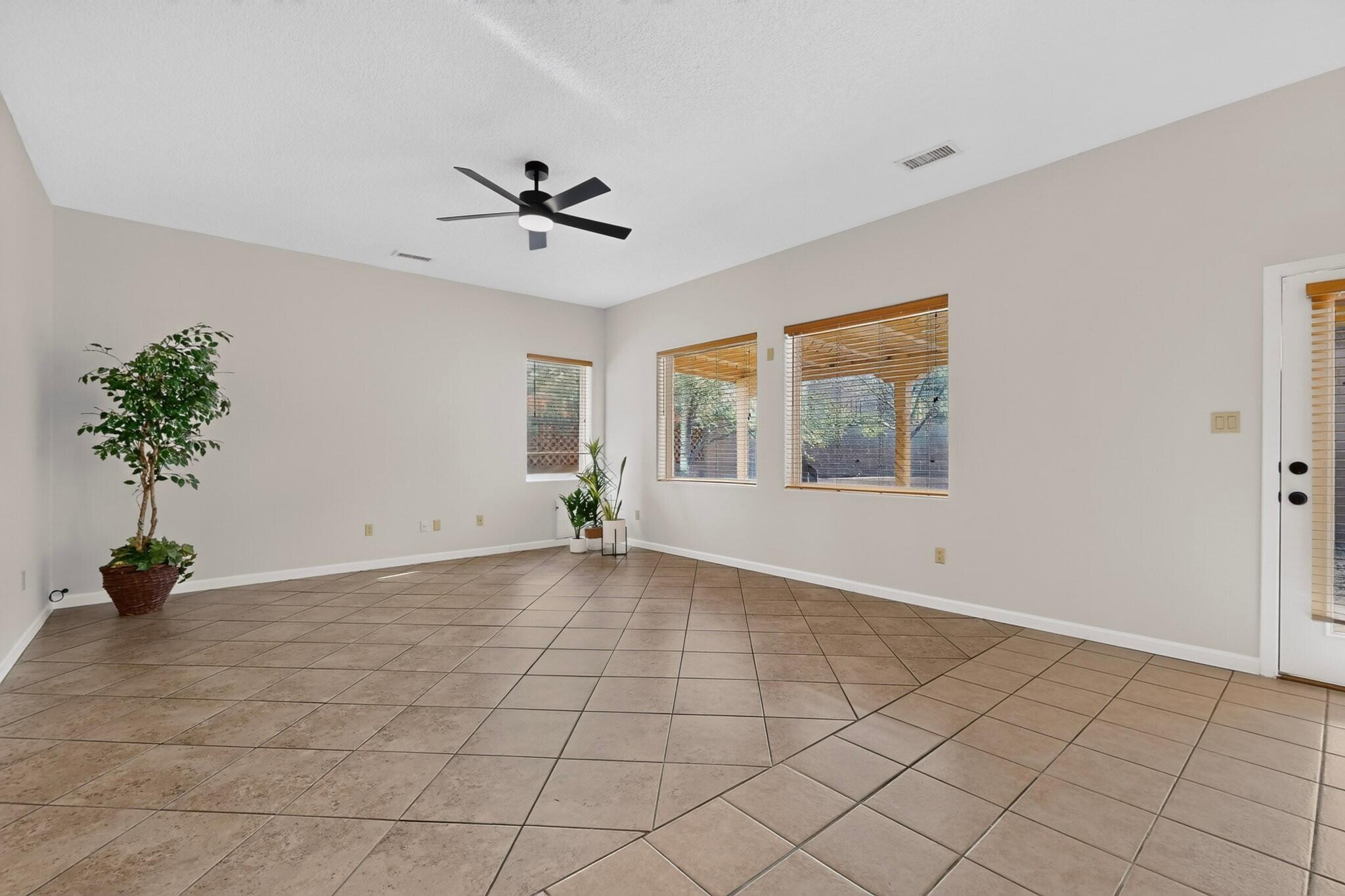 401 Minturn Loop NE