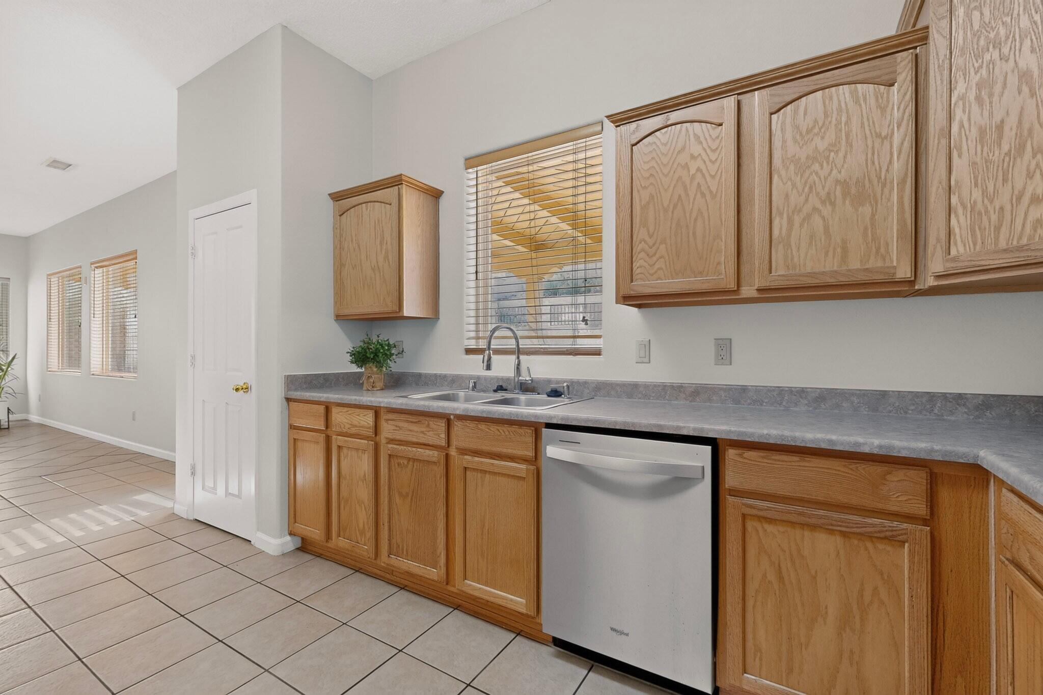 401 Minturn Loop NE