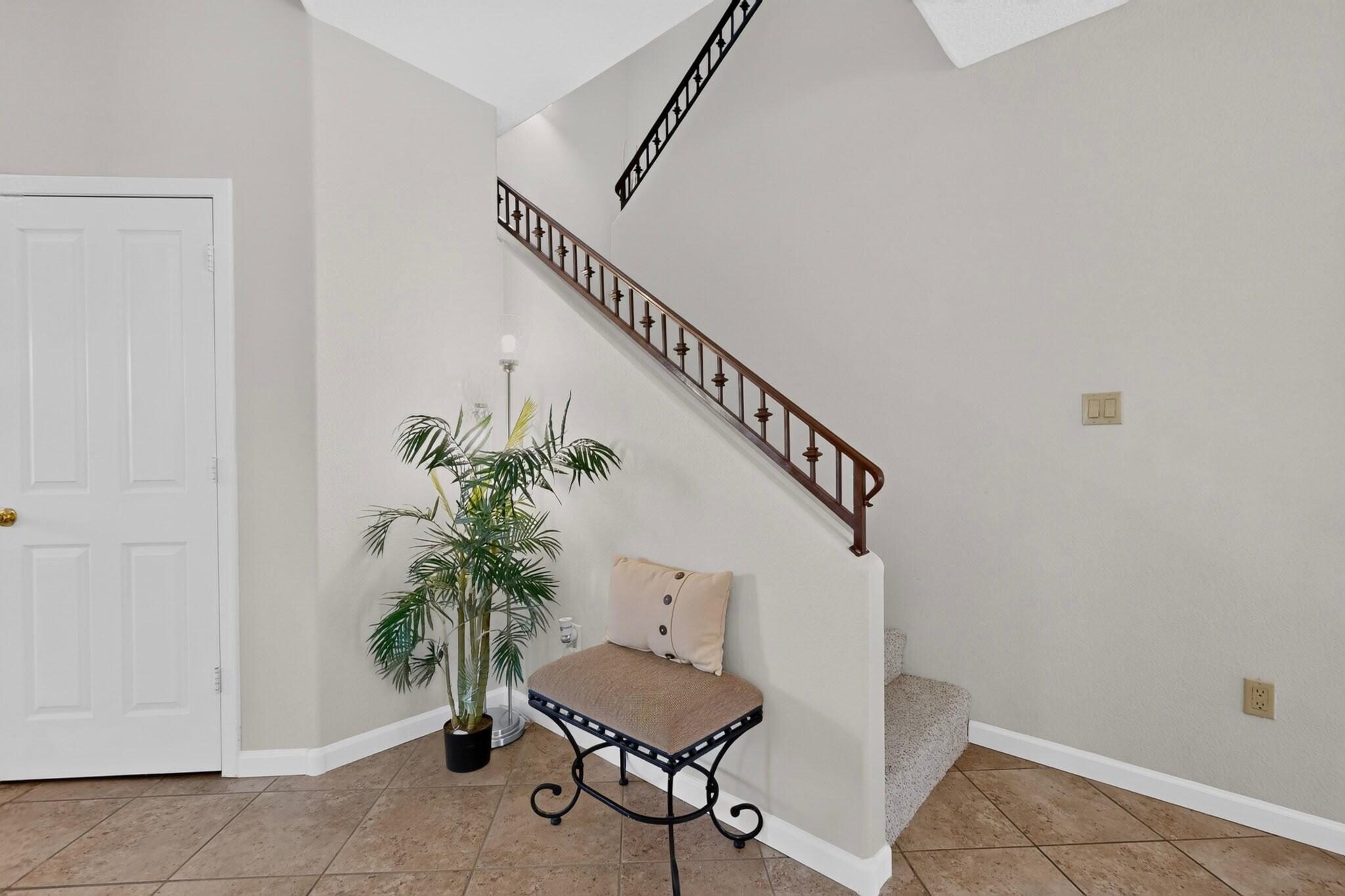 401 Minturn Loop NE