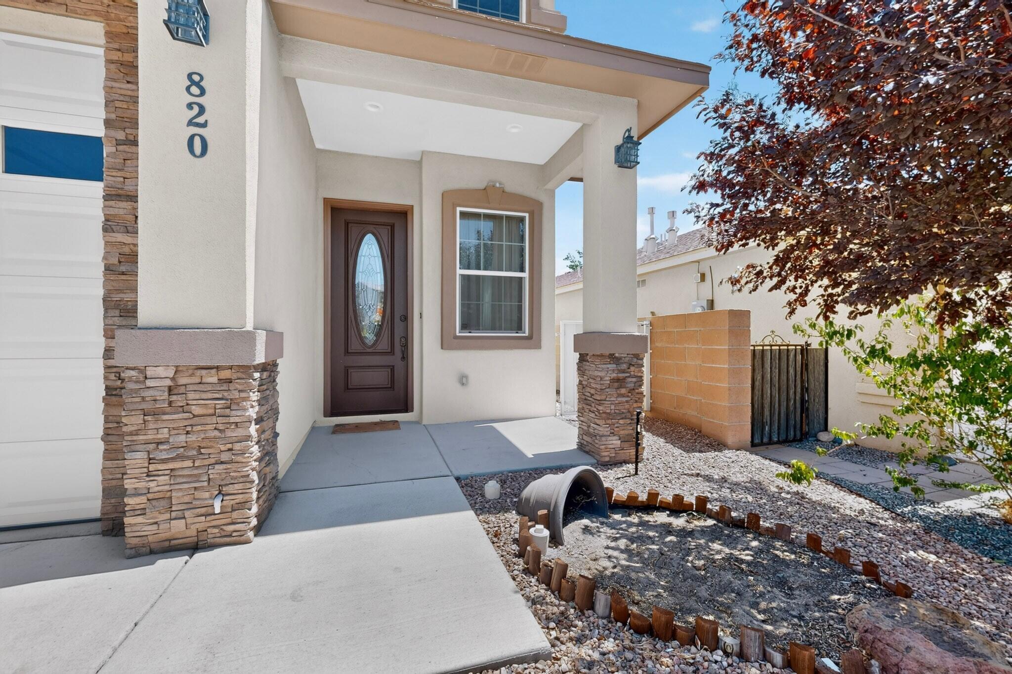 820 Serrano Pointe NW