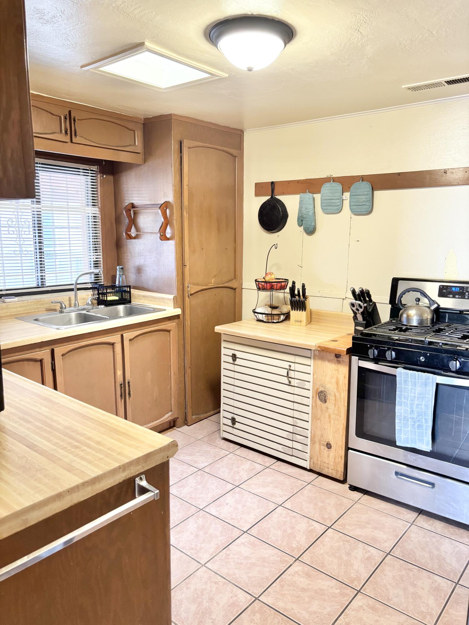 2820 W 8th Street NW