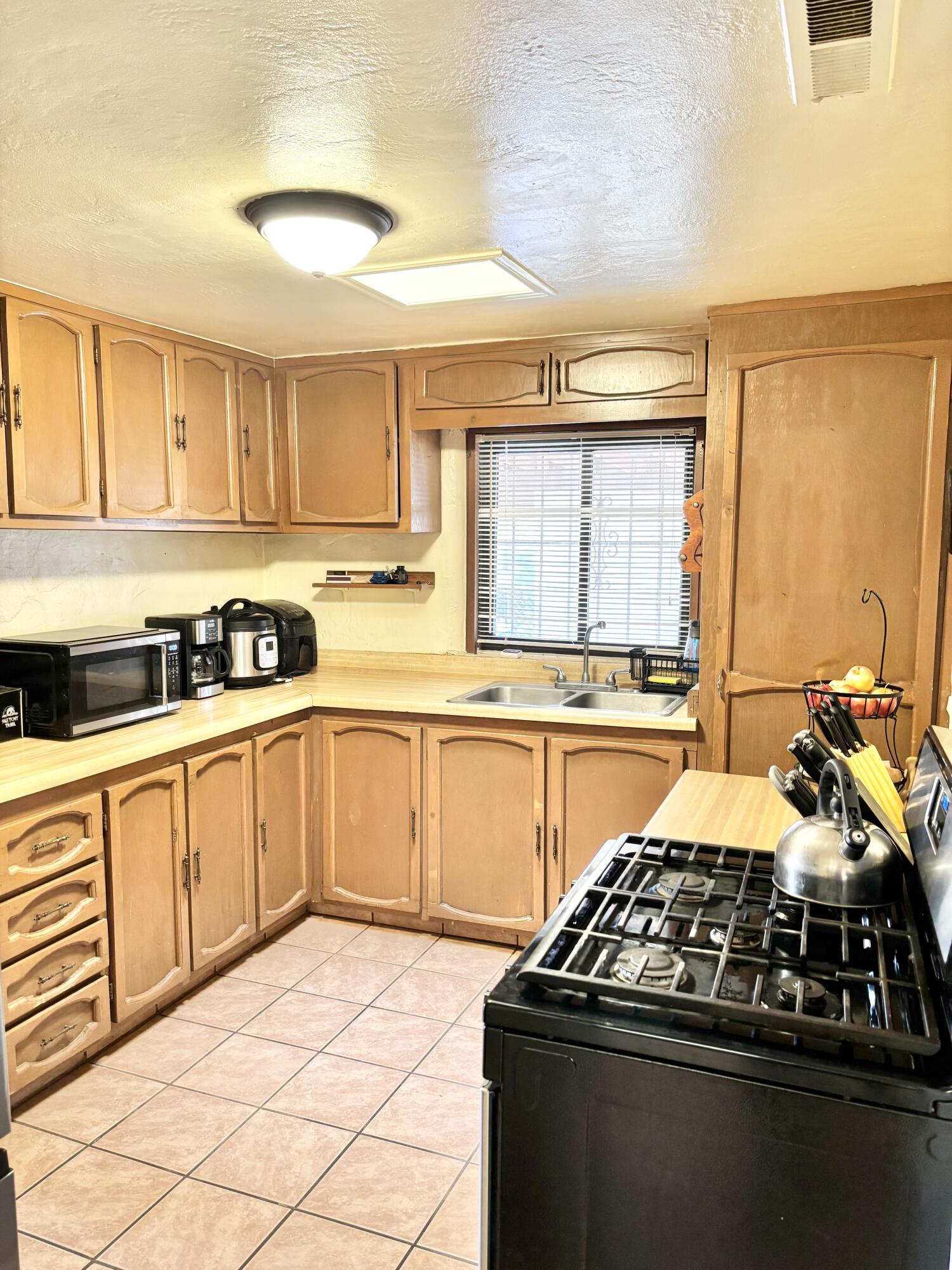 2820 W 8th Street NW