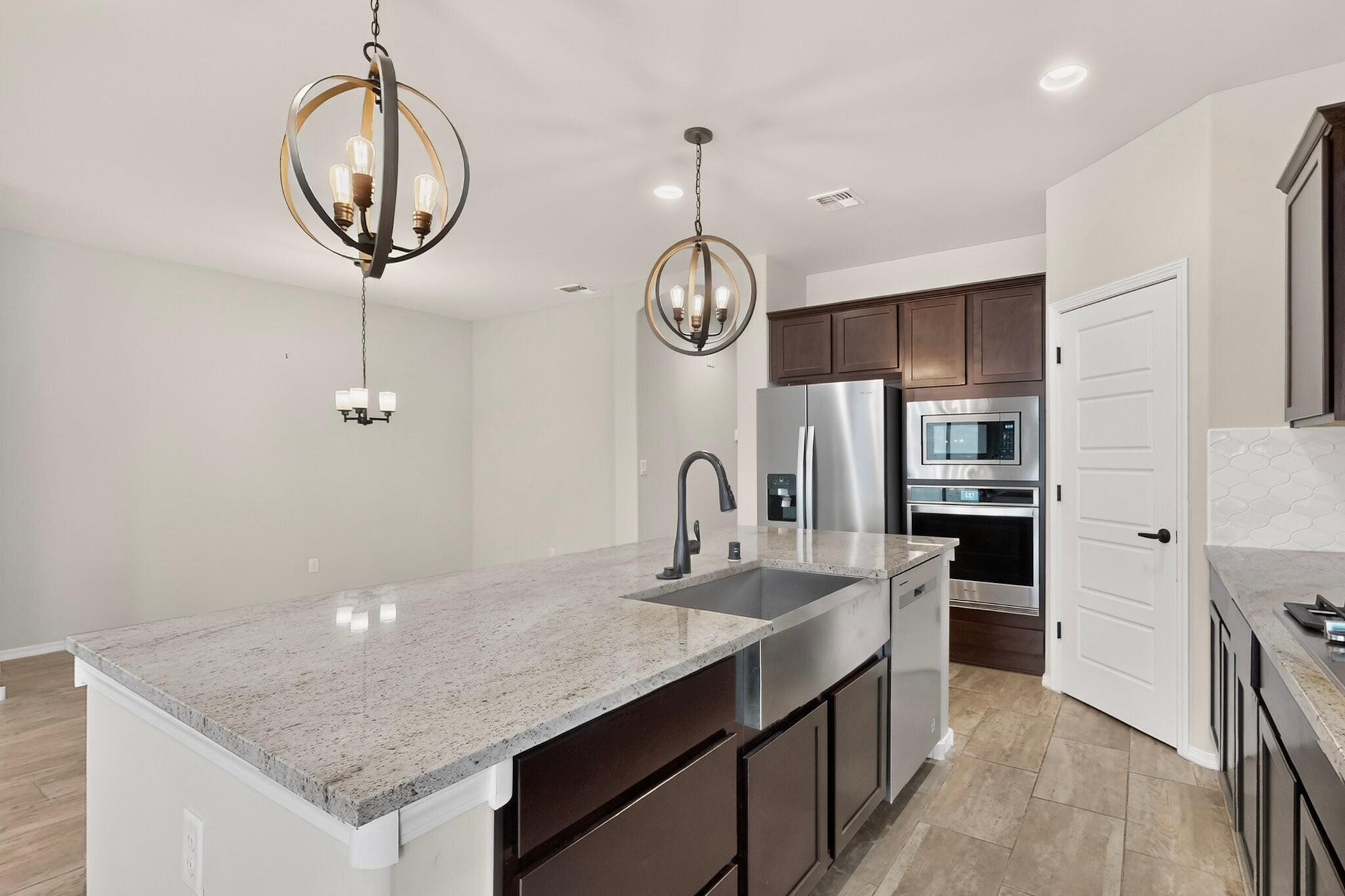 4276 Crowned Eagle Loop NE