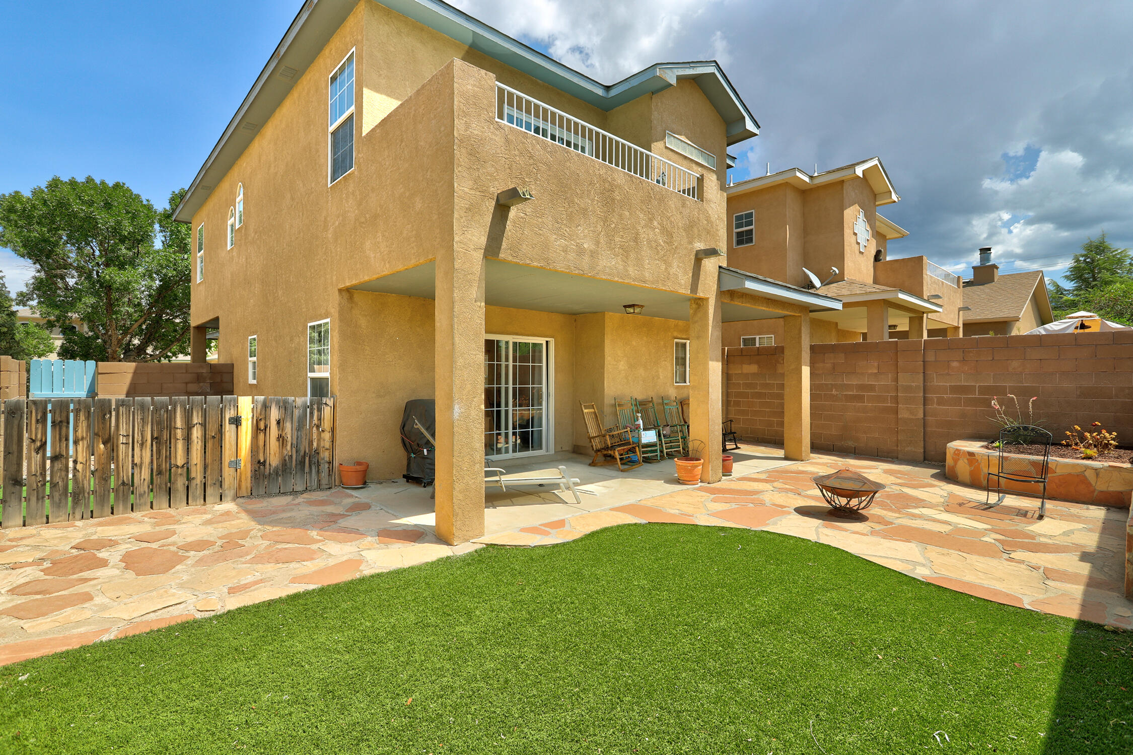 7516 Peregrine Road NE