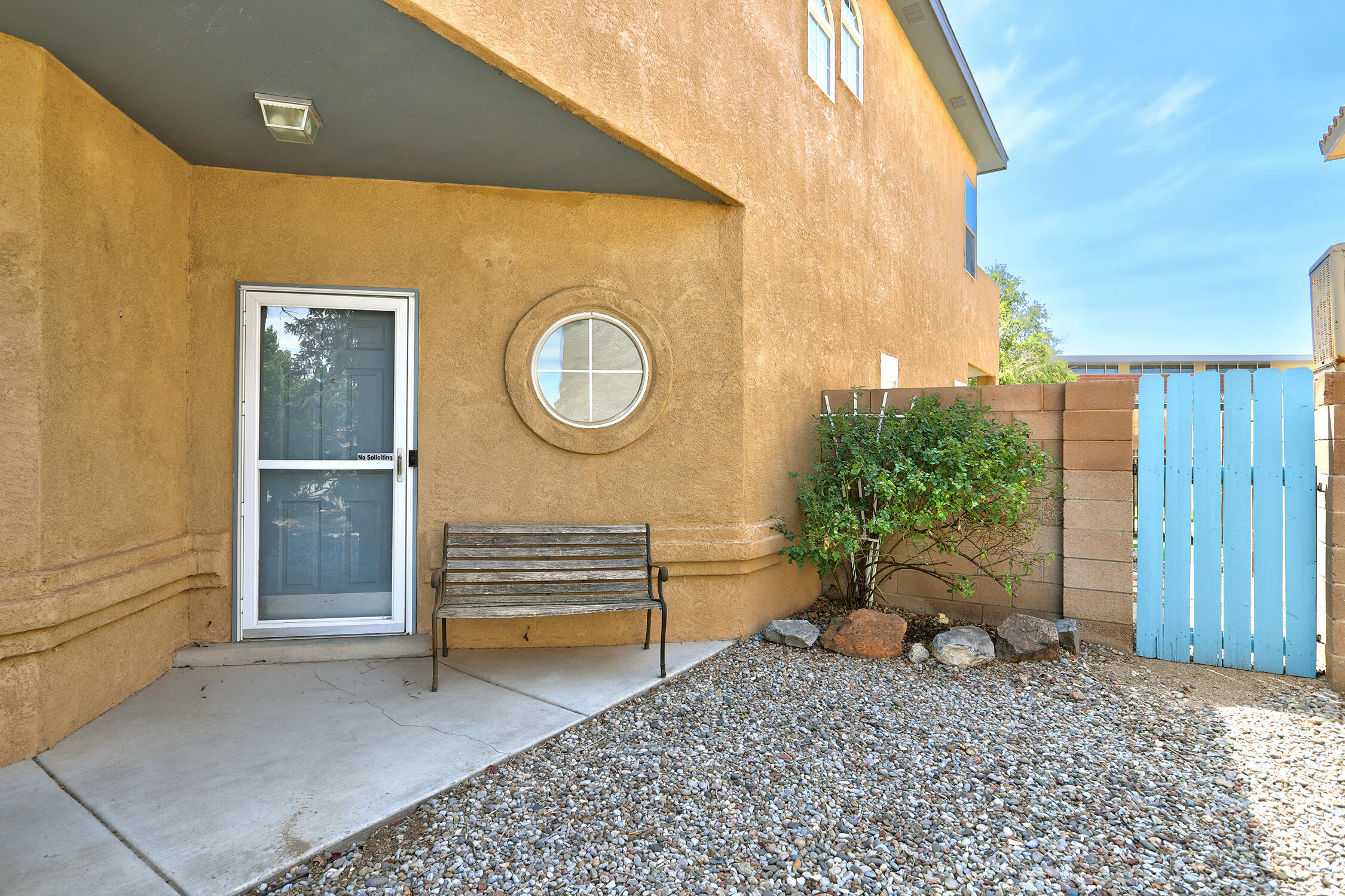 7516 Peregrine Road NE