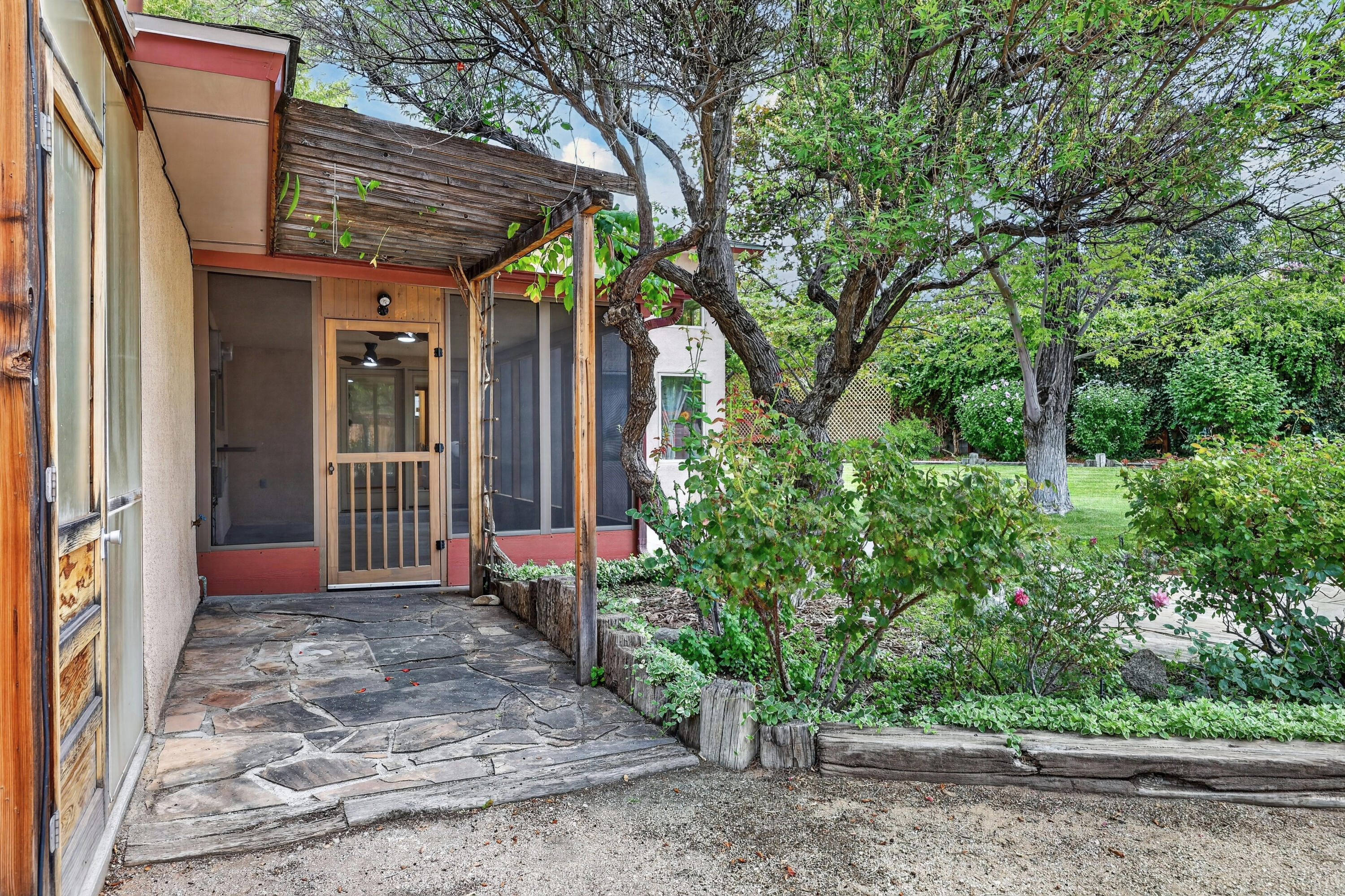 4712 Oahu Drive NE